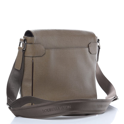 Louis Vuitton Taiga Roman PM Messenger Oural 3 of 12