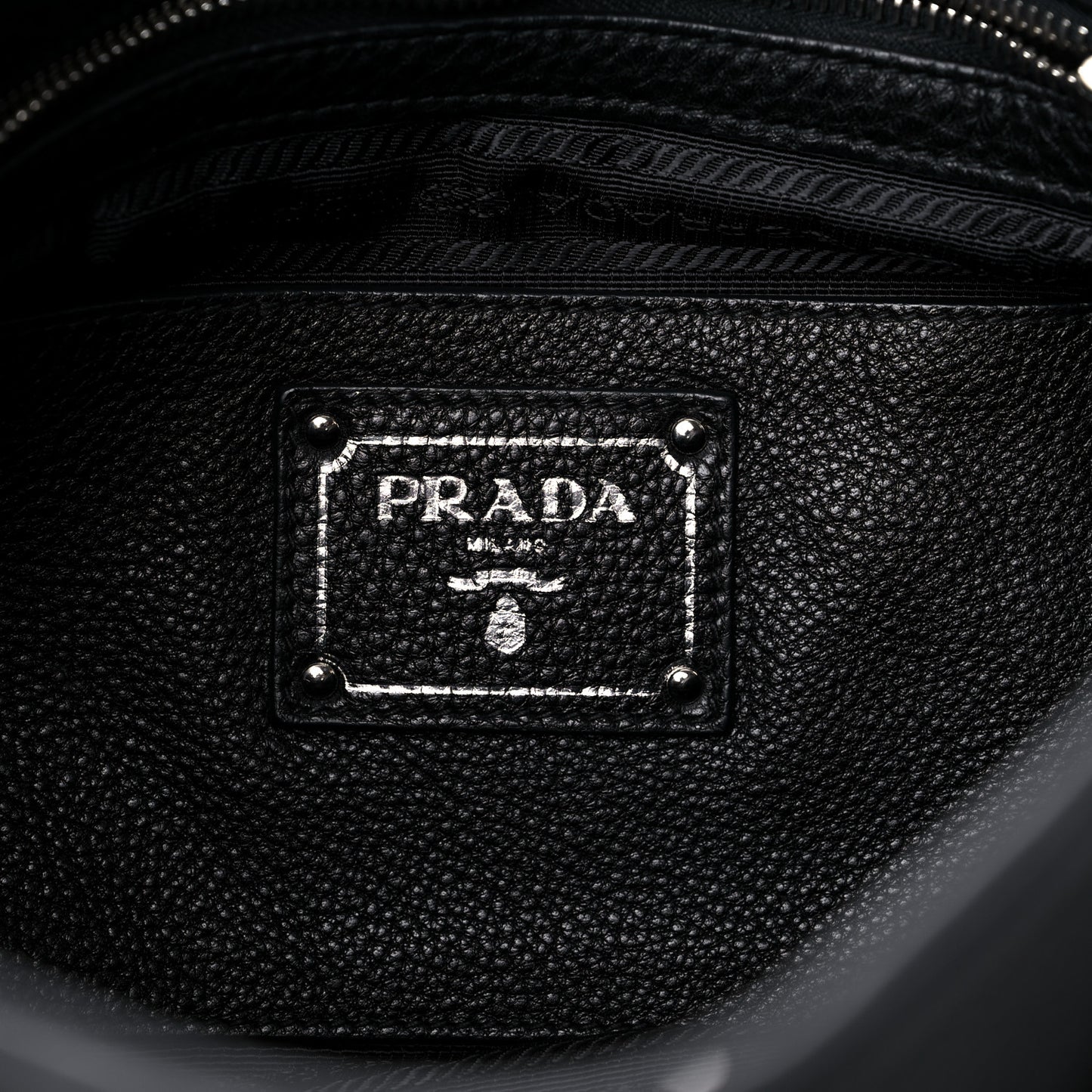 Vitello Daino Side Pocket Tote Black
