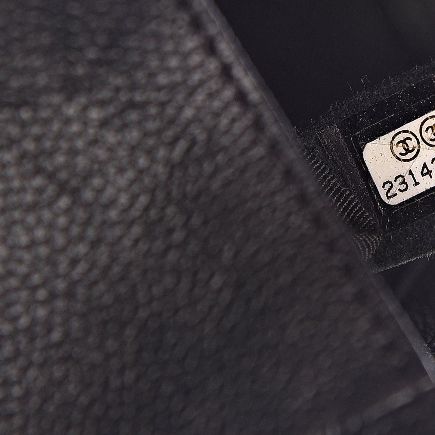 Caviar Quilted Medium Boy Flap Black
