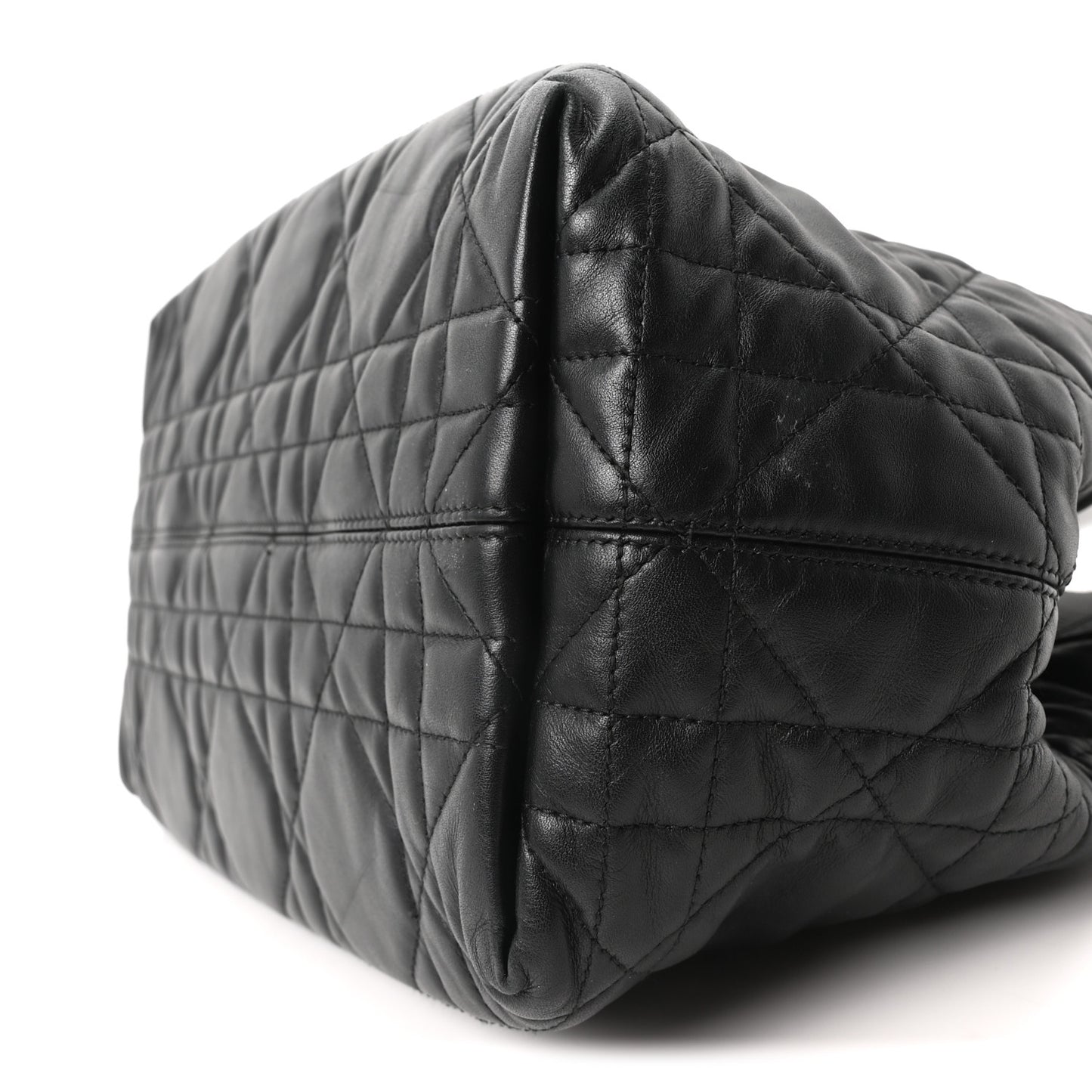 Calfskin Macrocannage Medium Toujours Black