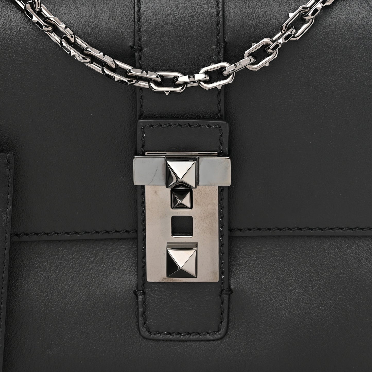 Vitello B-Rockstud Flap Black