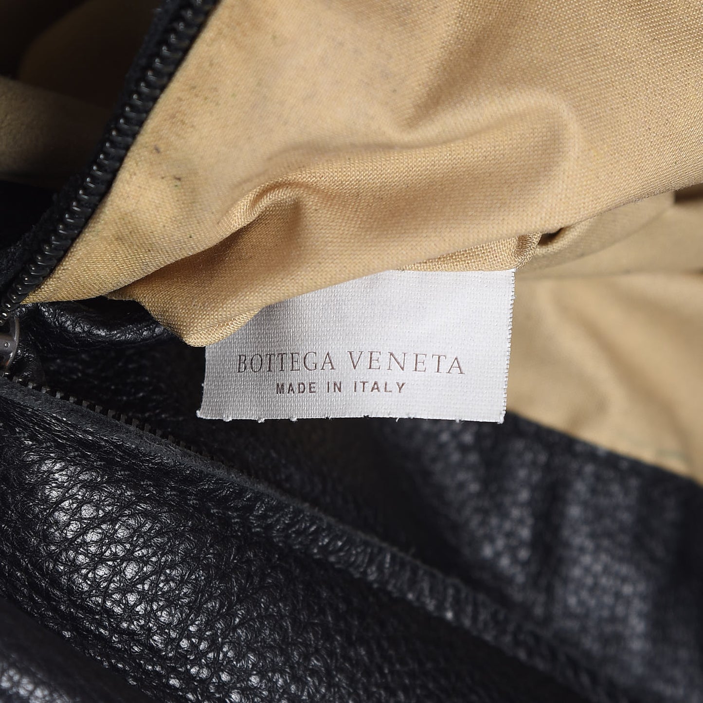 Cervo Intrecciato Shoulder Bag Black