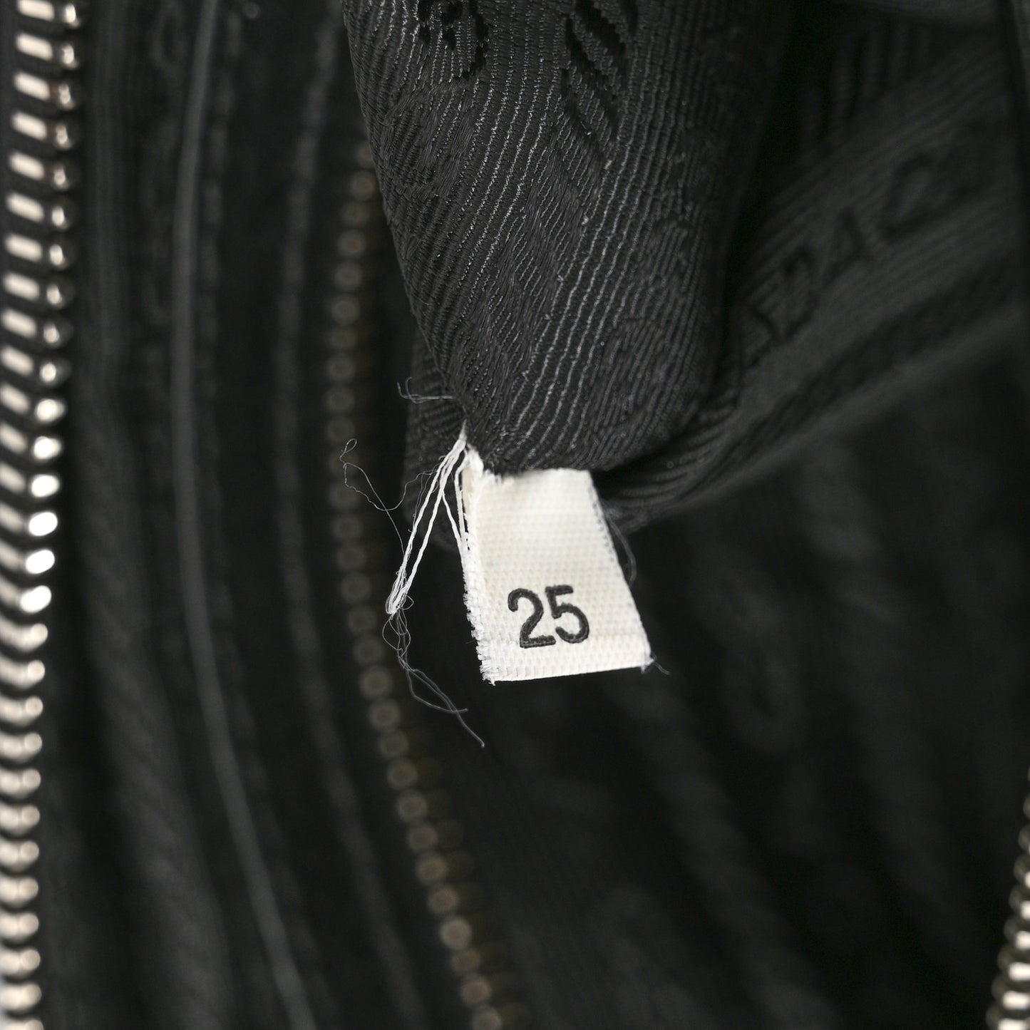 Vitello Daino Shopping Tote Black