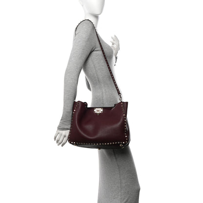 Valentino Garavani Pebbled Calfskin Medium Rockstud Tote Rubin 2 of 9