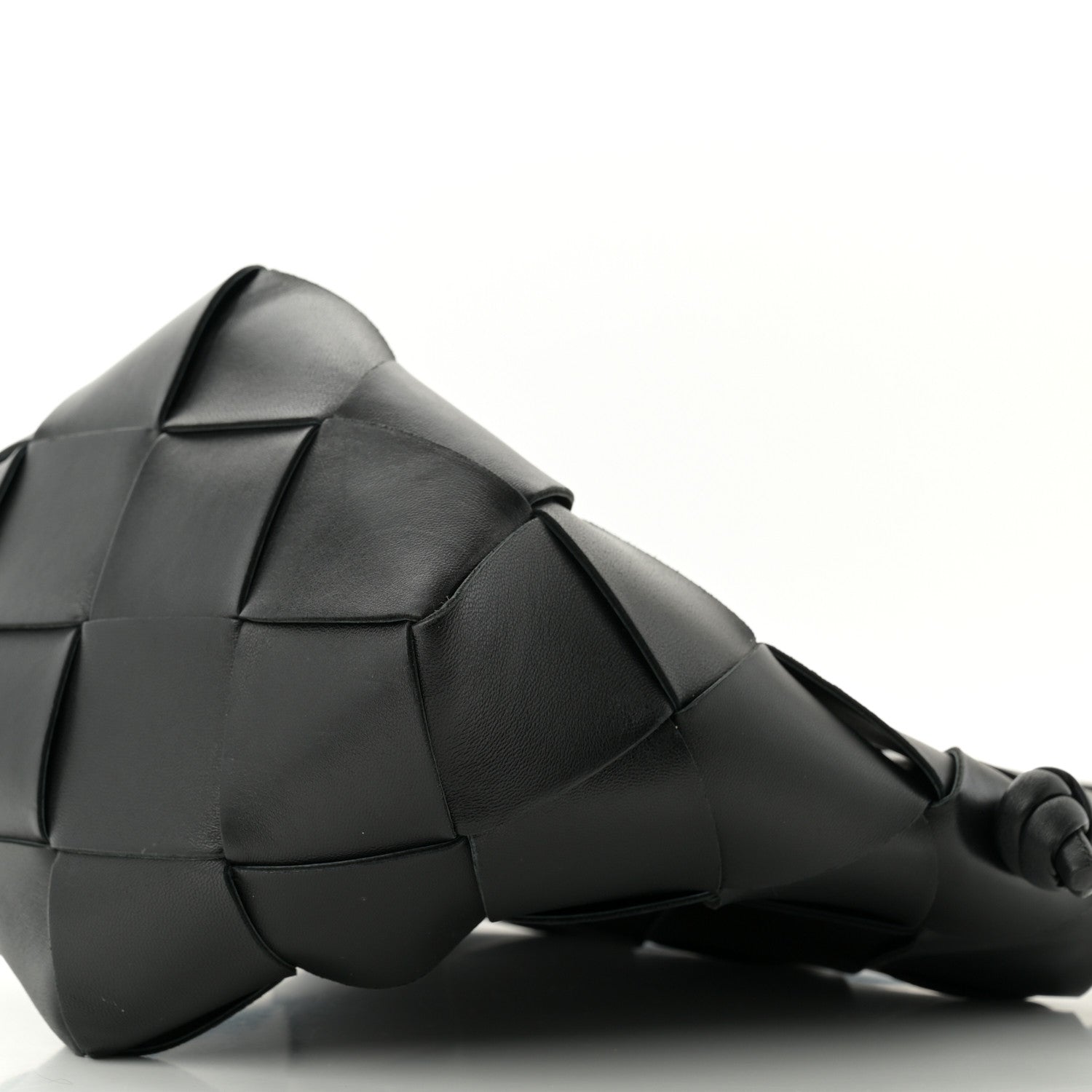 Bottega Veneta Nappa Maxi Intrecciato Clasp Bucket Bag Black 9 of 10