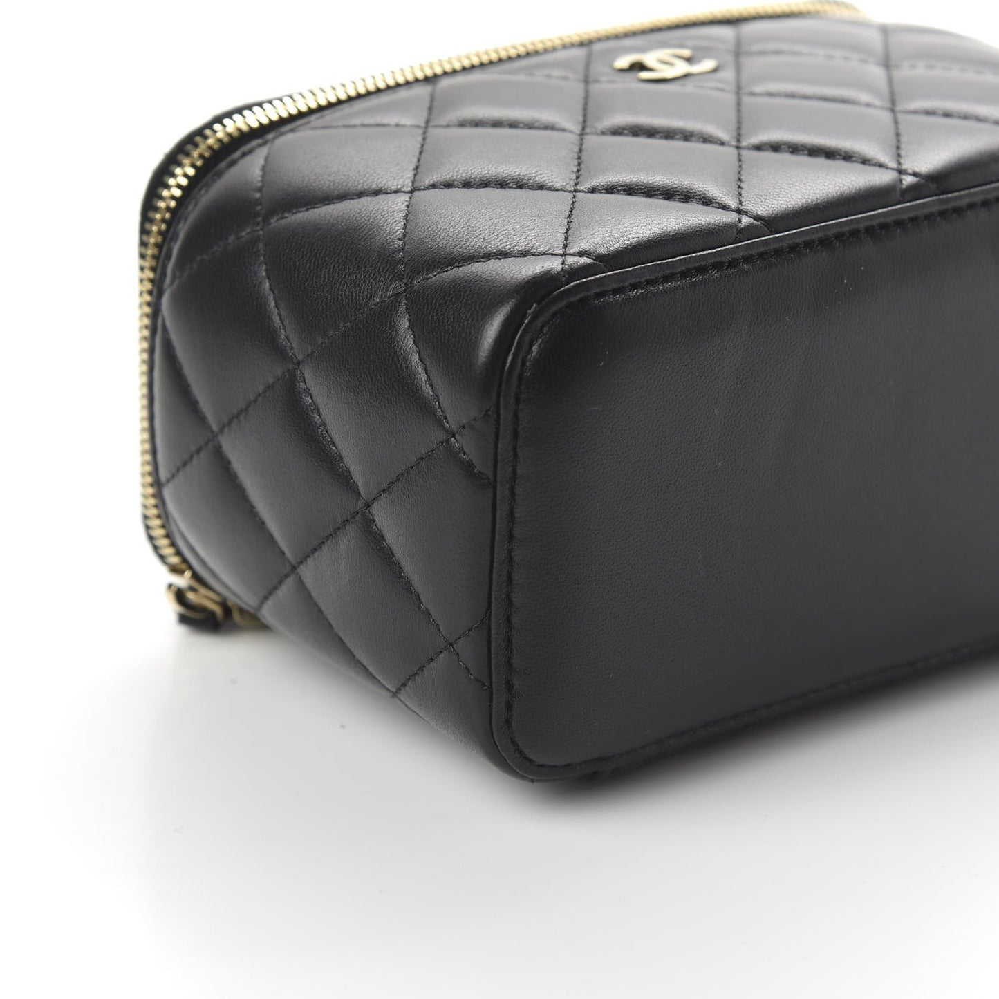 Lambskin Quilted Small Vanity Case With Chain Black