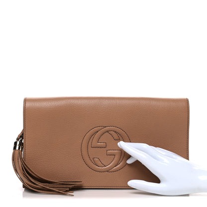 Gucci Pebbled Calfskin Medium Soho Clutch Camelia 2 of 8