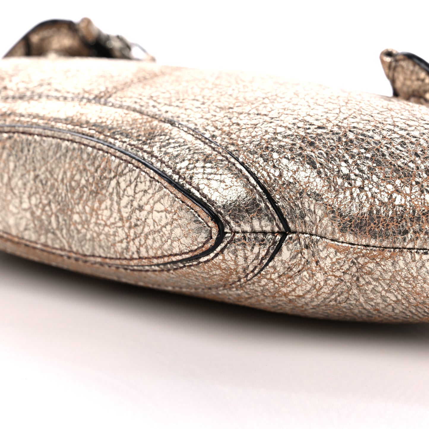 Metallic Crackled Lambskin De Manta Clutch Gold