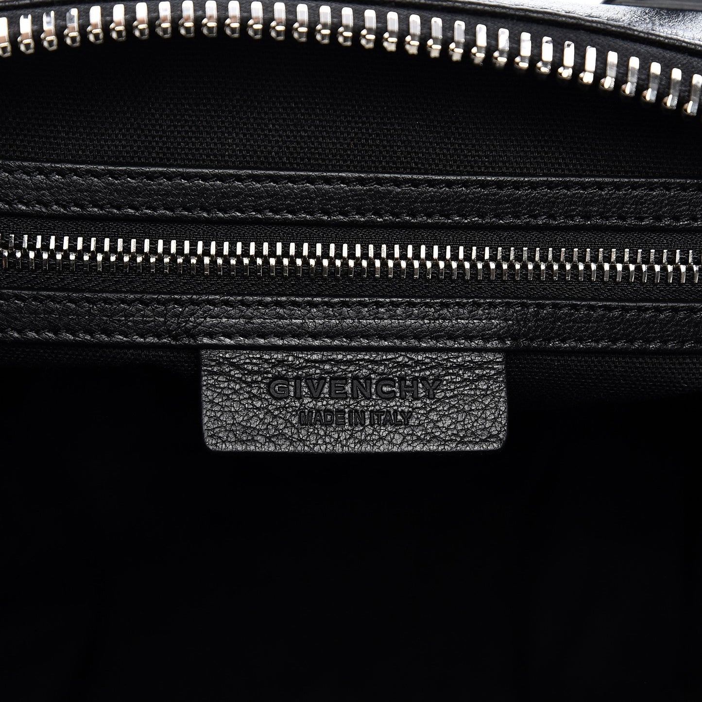 Sugar Goatskin Medium Antigona Black