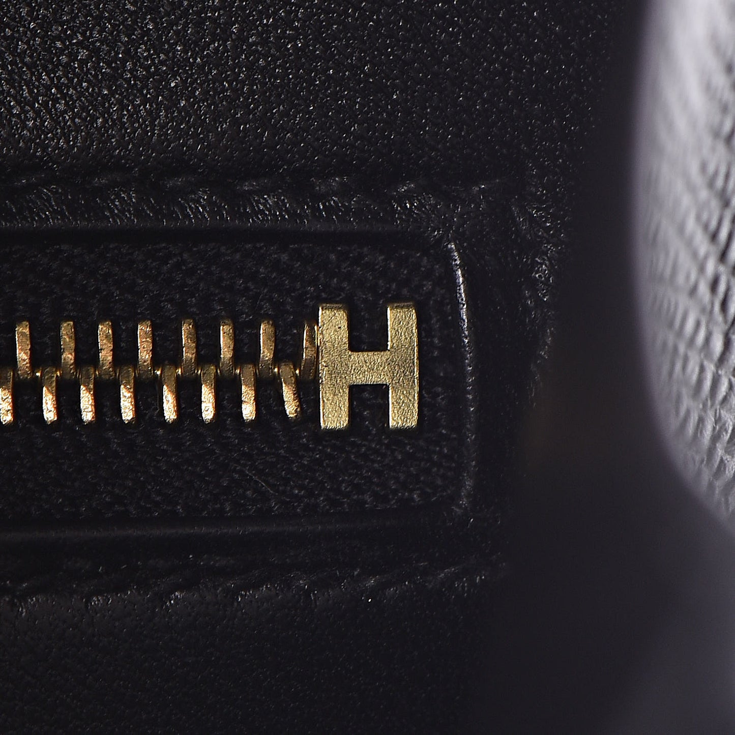 Epsom Constance 24 Black