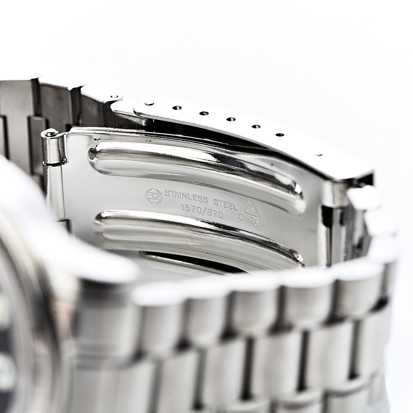 Stainless Steel 36mm Geneva Dynamic Automatic Watch Black 5200.50.00