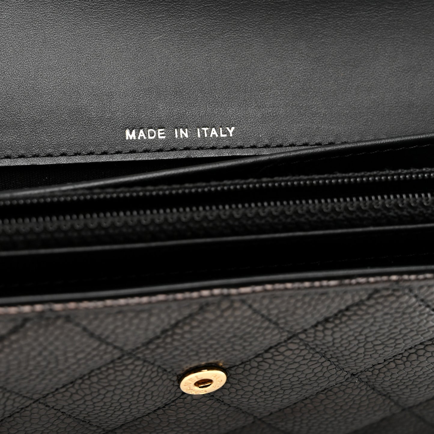 Caviar Quilted Large Boy Gusset Flap Wallet Black