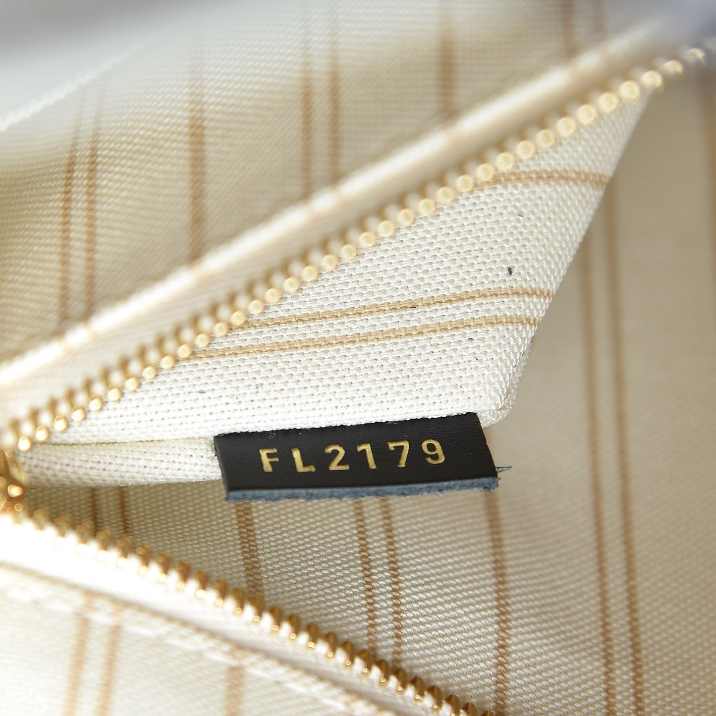 Monogram Giant Jungle Onthego GM Ivory
