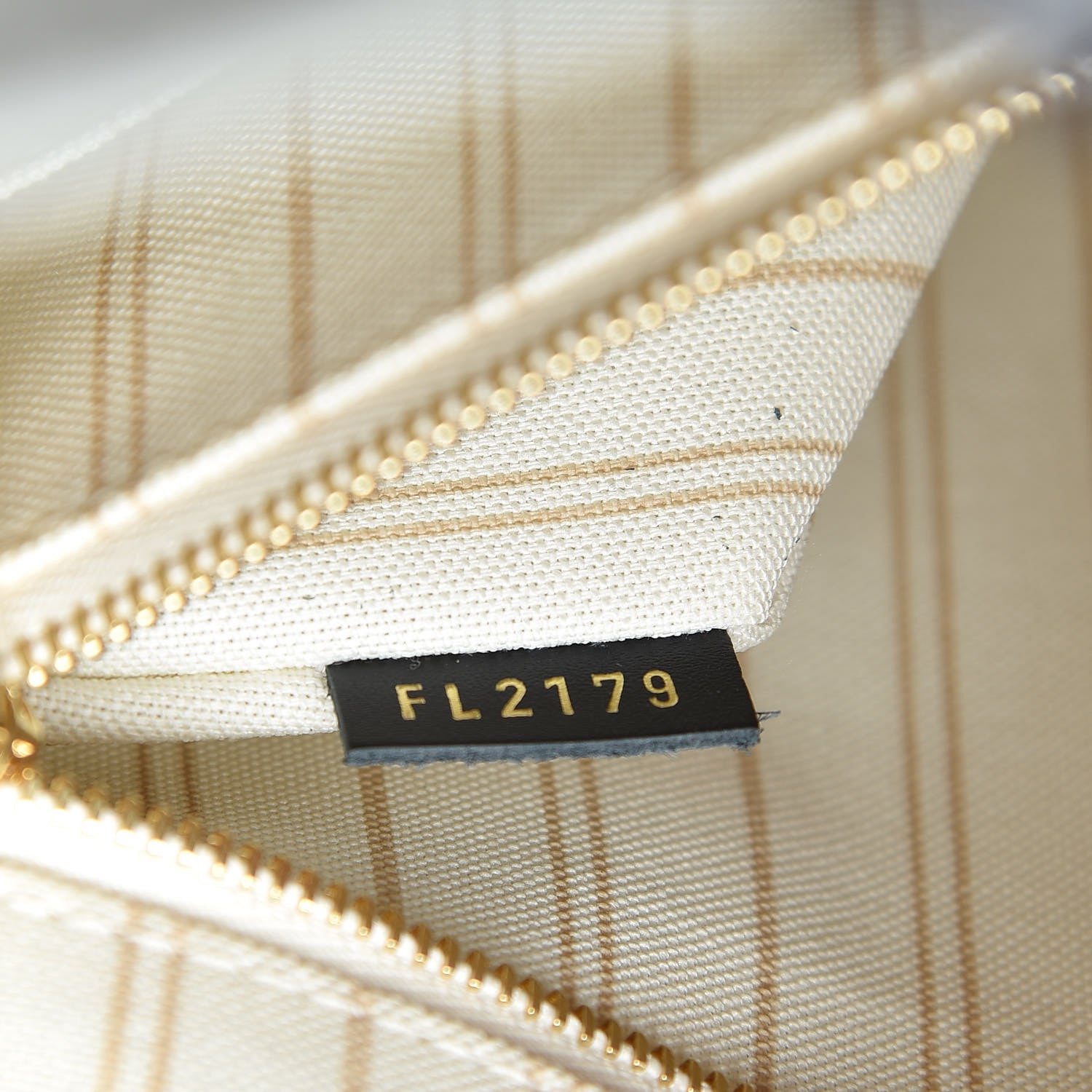 Louis Vuitton Monogram Giant Jungle Onthego GM Ivory 12 of 13