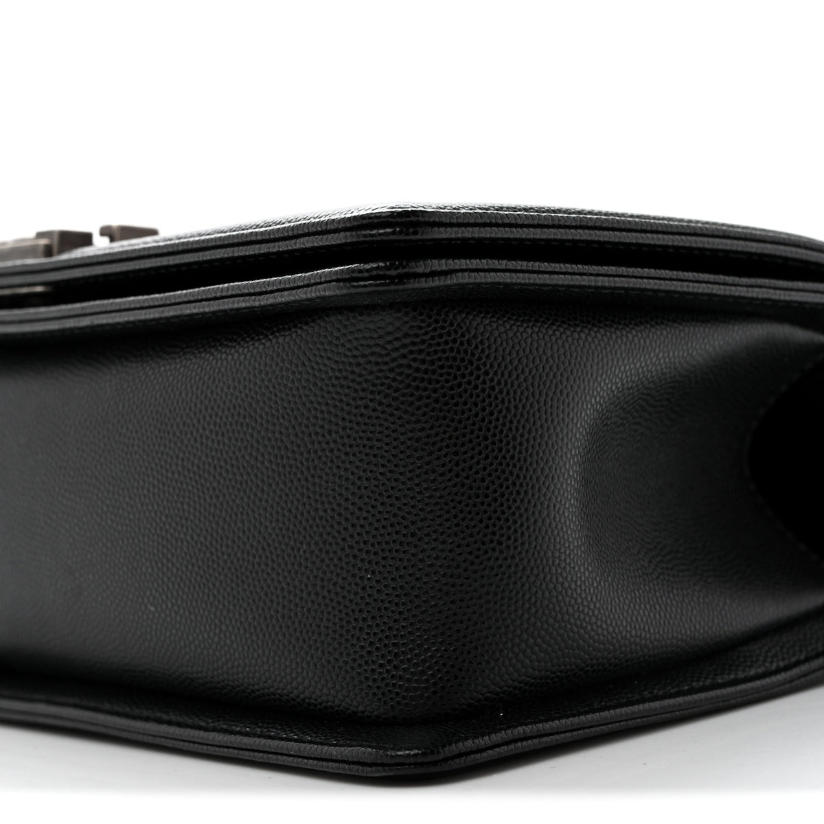 Caviar Quilted Medium Boy Flap Black