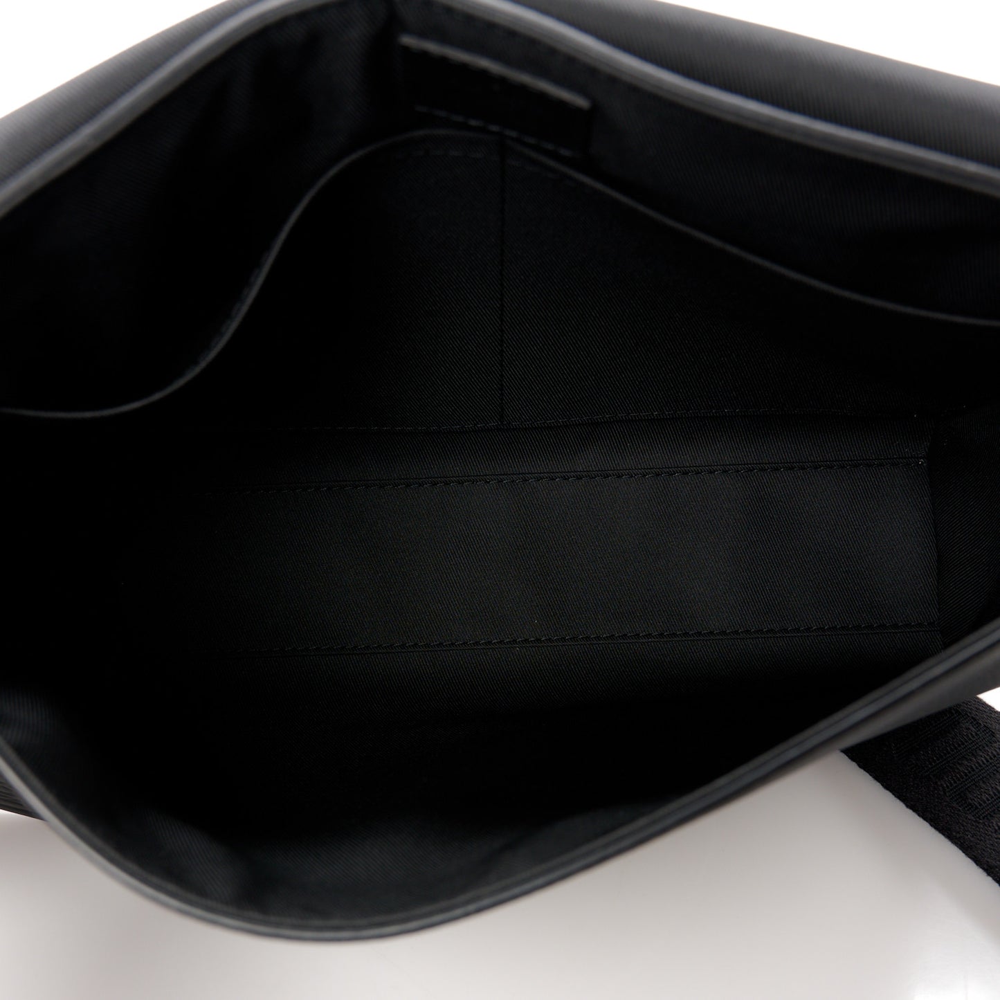 Calfskin Aerogram Messenger Black