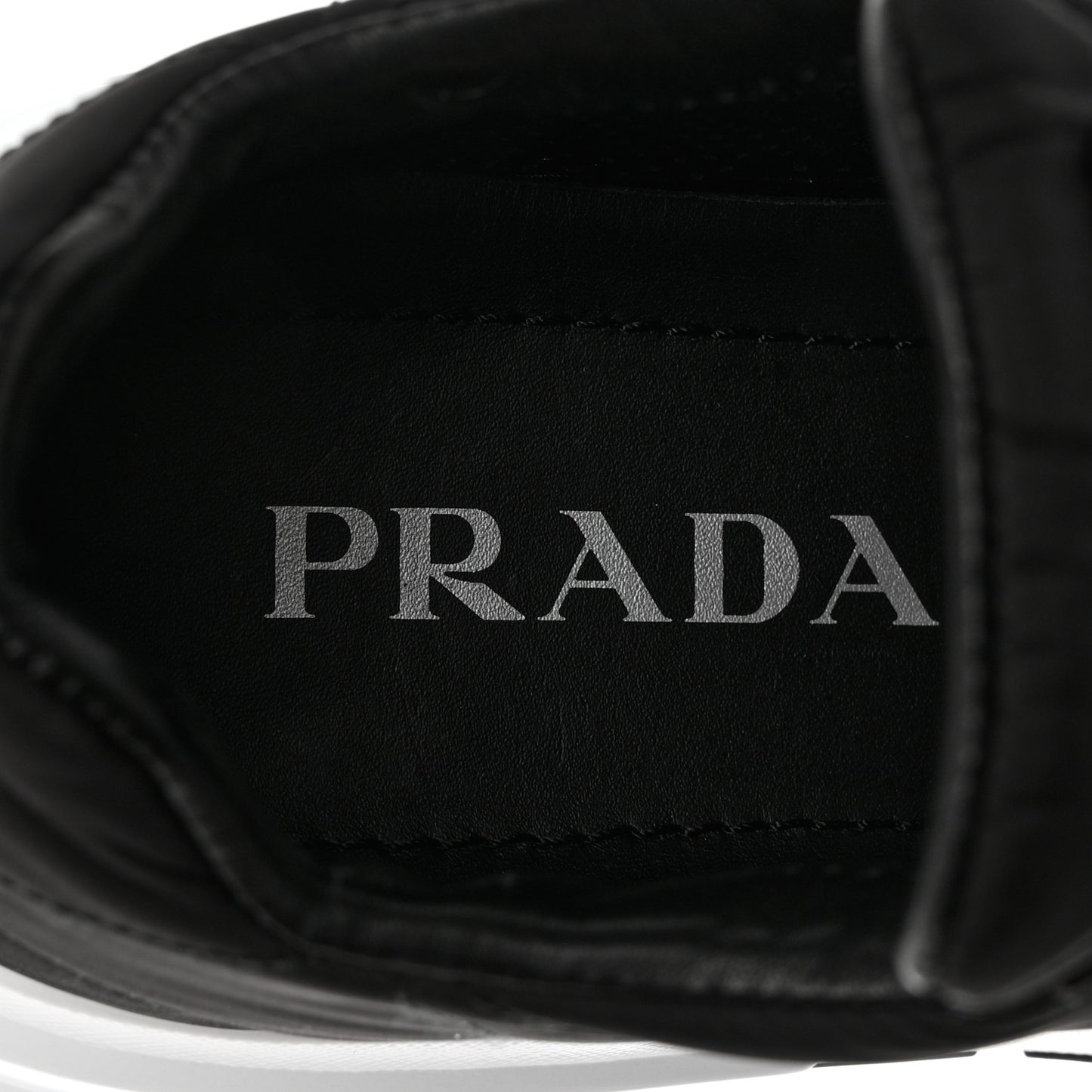 Re-Nylon Piuma Metal Triangle Logo Quilted 45mm Sneakers 41 Black