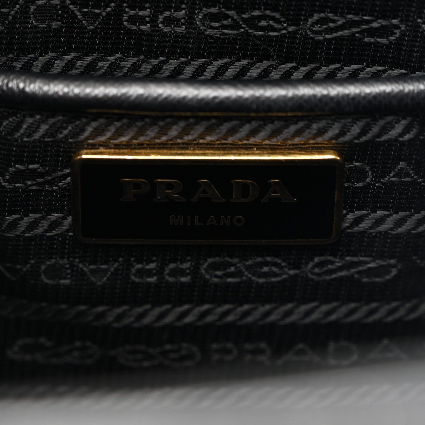 Saffiano Medium Galleria Double Zip Tote Black