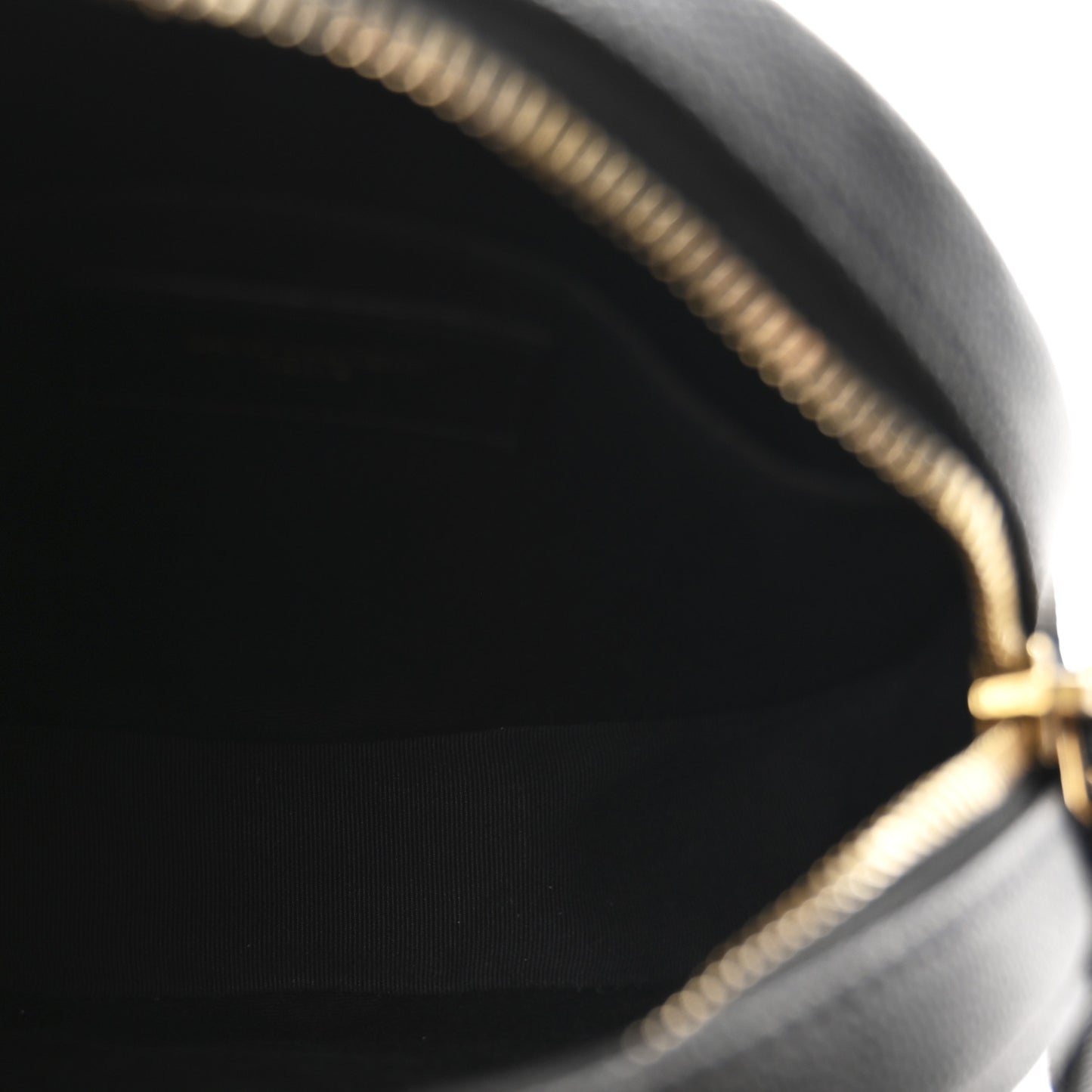 Grain De Poudre Matelasse Chevron Quilted Round Vinyle Camera Bag Black