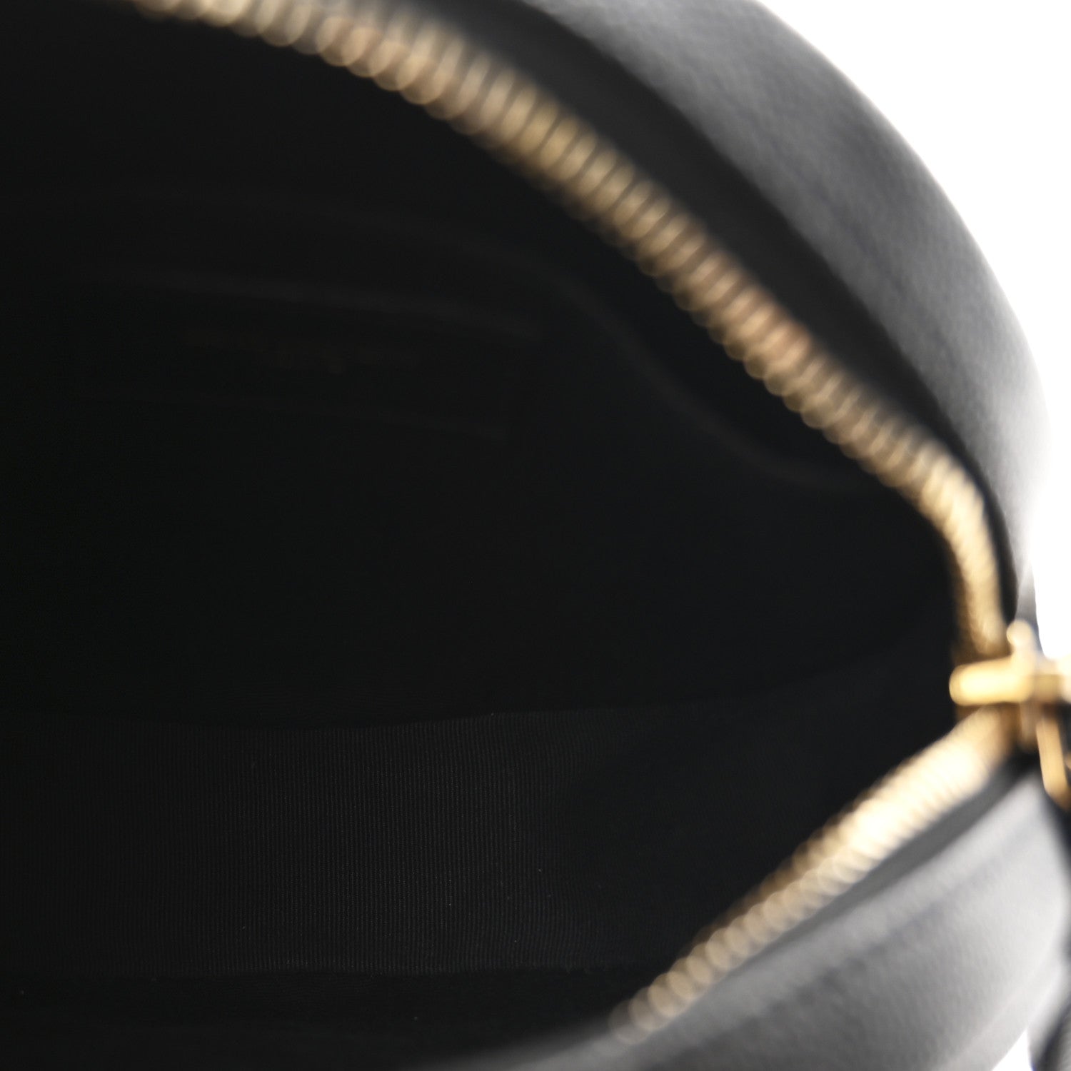 Saint Laurent Grain De Poudre Matelasse Chevron Quilted Round Vinyle Camera Bag Black 5 of 10
