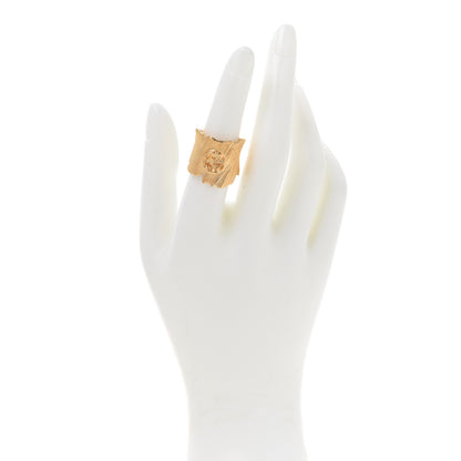Gucci Textured Metal Interlocking G Ring S Gold 2 of 5