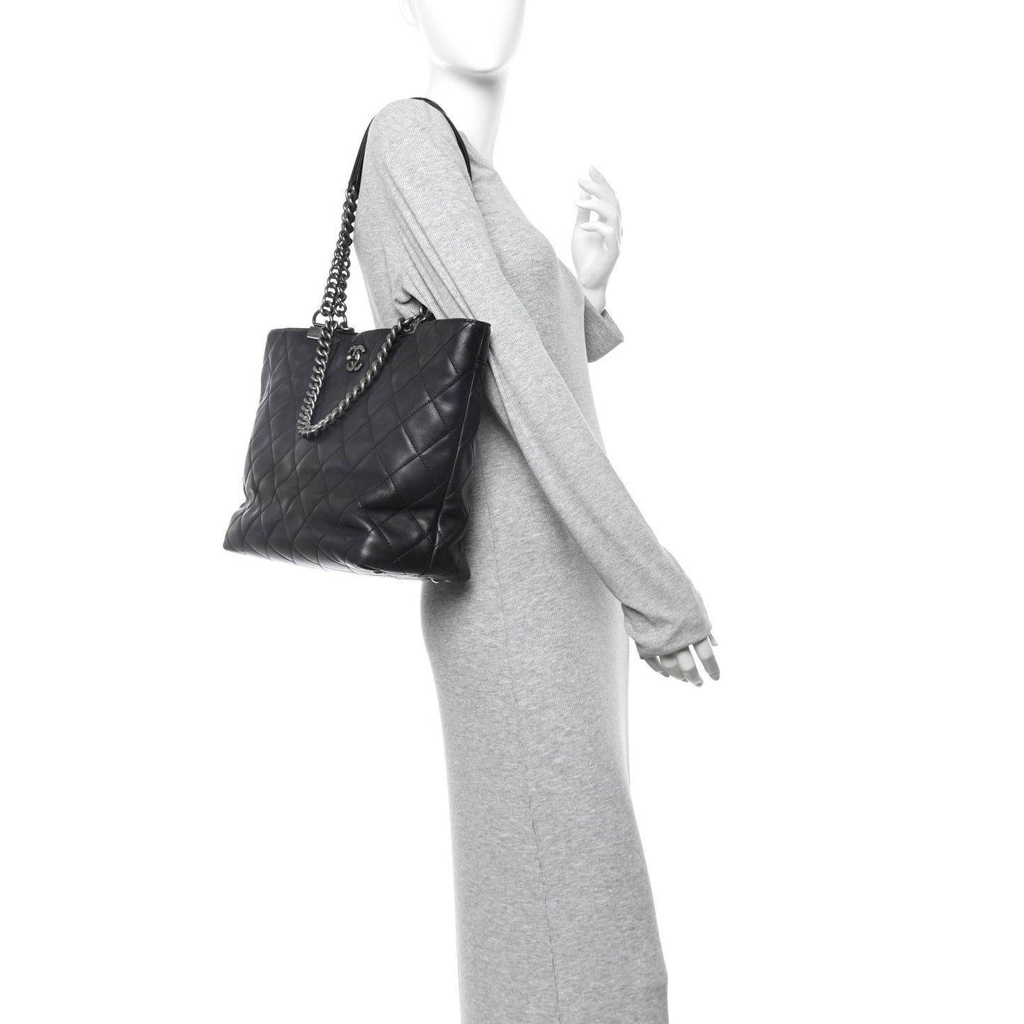 Calfskin Quilted Large Shopping In Chains Tote Black