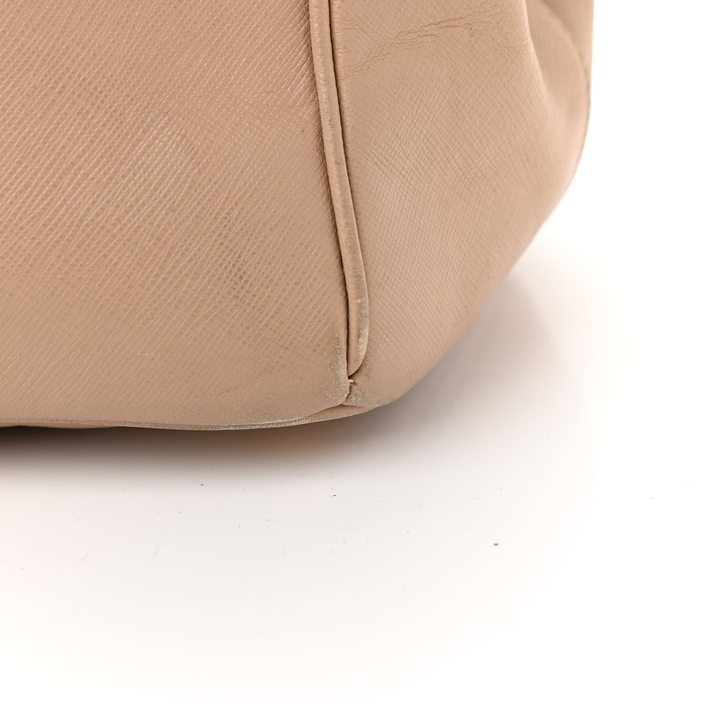 Saffiano Lux Medium Tote Cammeo