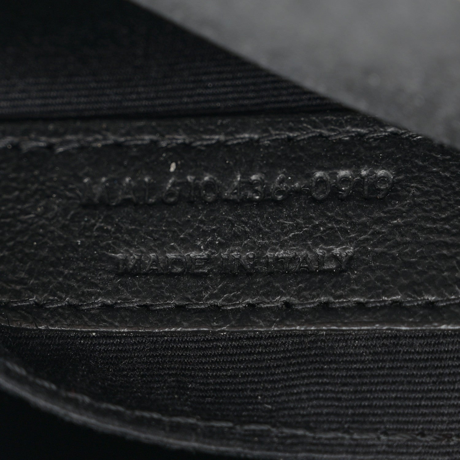 Saint Laurent Grain De Poudre Matelasse Chevron Quilted Round Vinyle Camera Bag Blanc Vintage 7 of 12