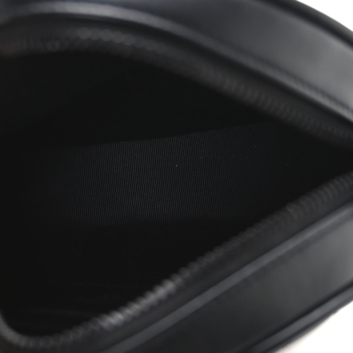 Calfskin Matelasse Chevron Round Vinyle Camera Bag Black