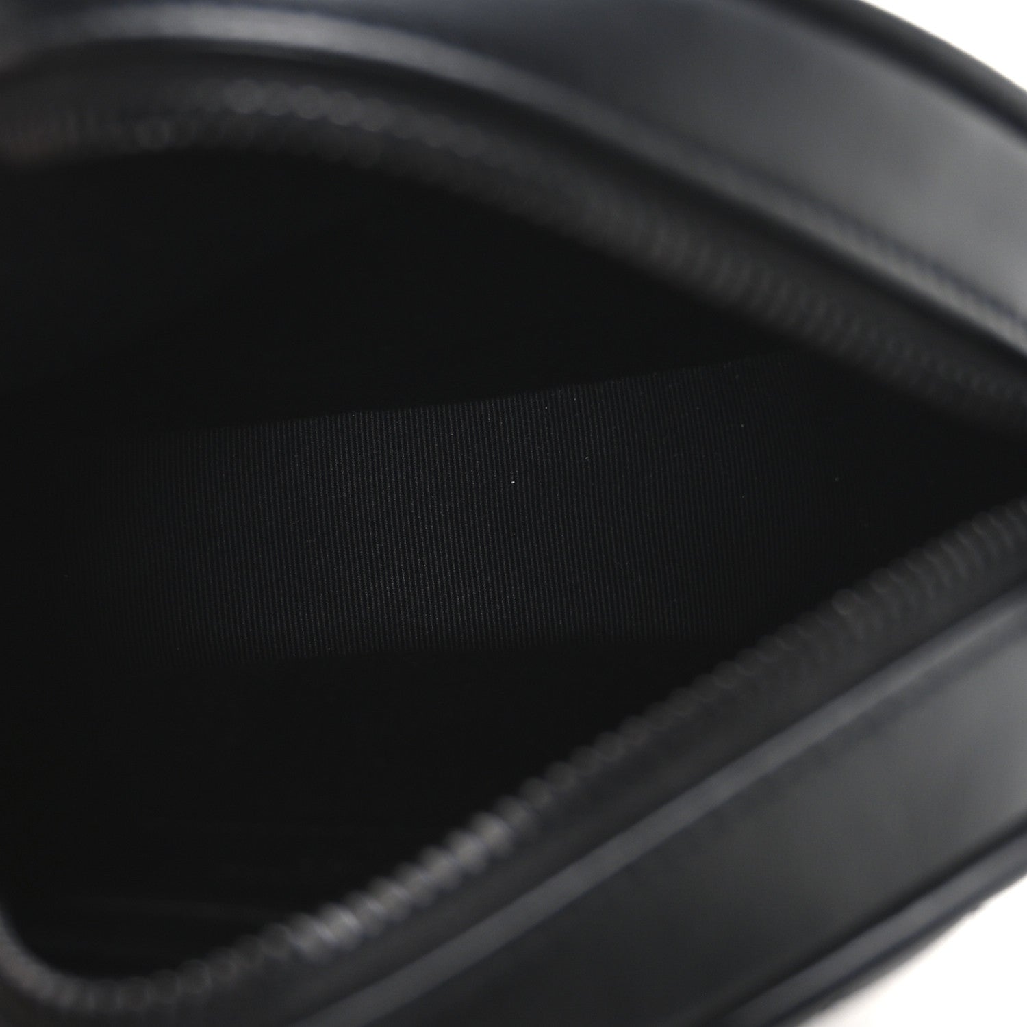 Saint Laurent Calfskin Matelasse Chevron Round Vinyle Camera Bag Black 5 of 10