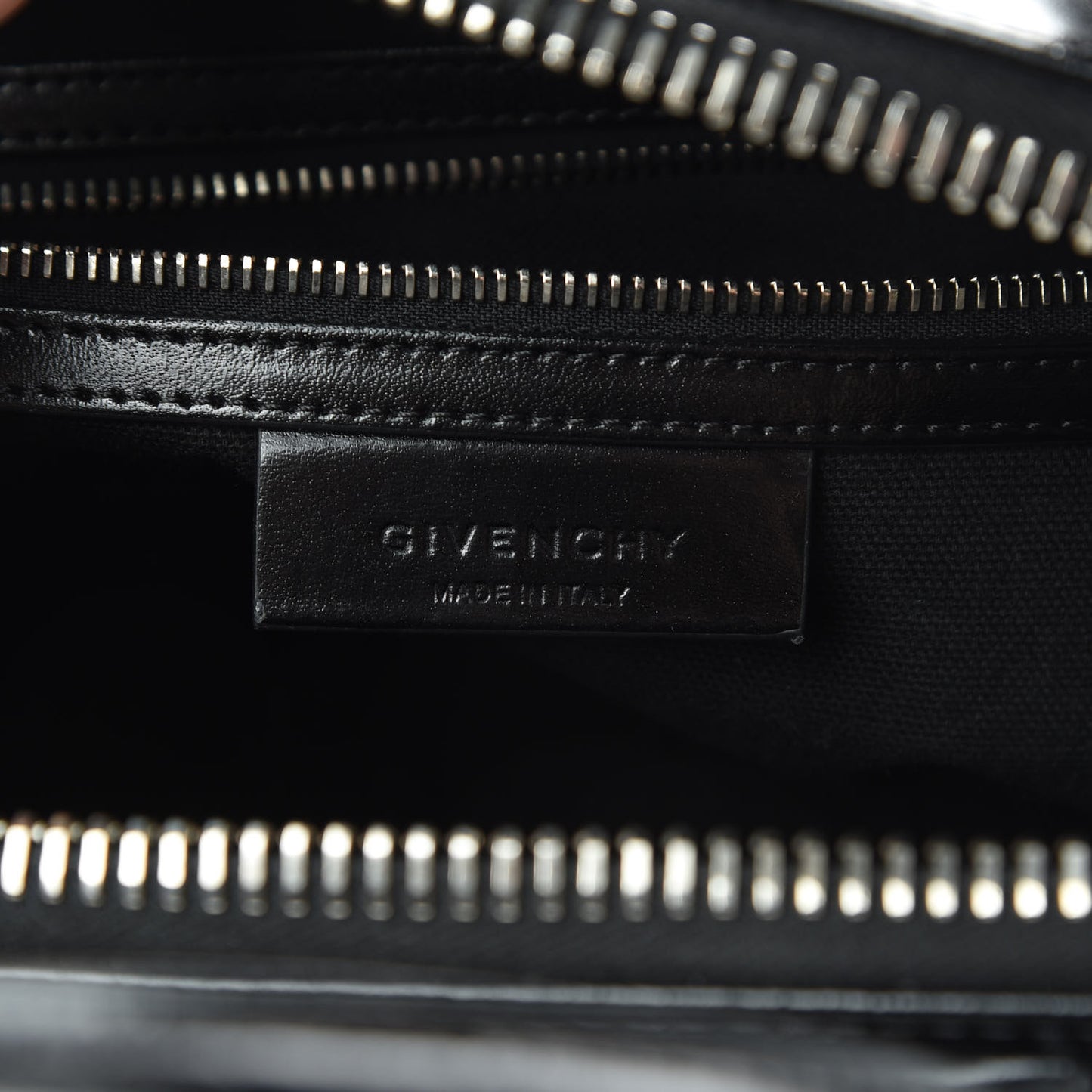 Shiny Lord Calfskin Small Antigona Black