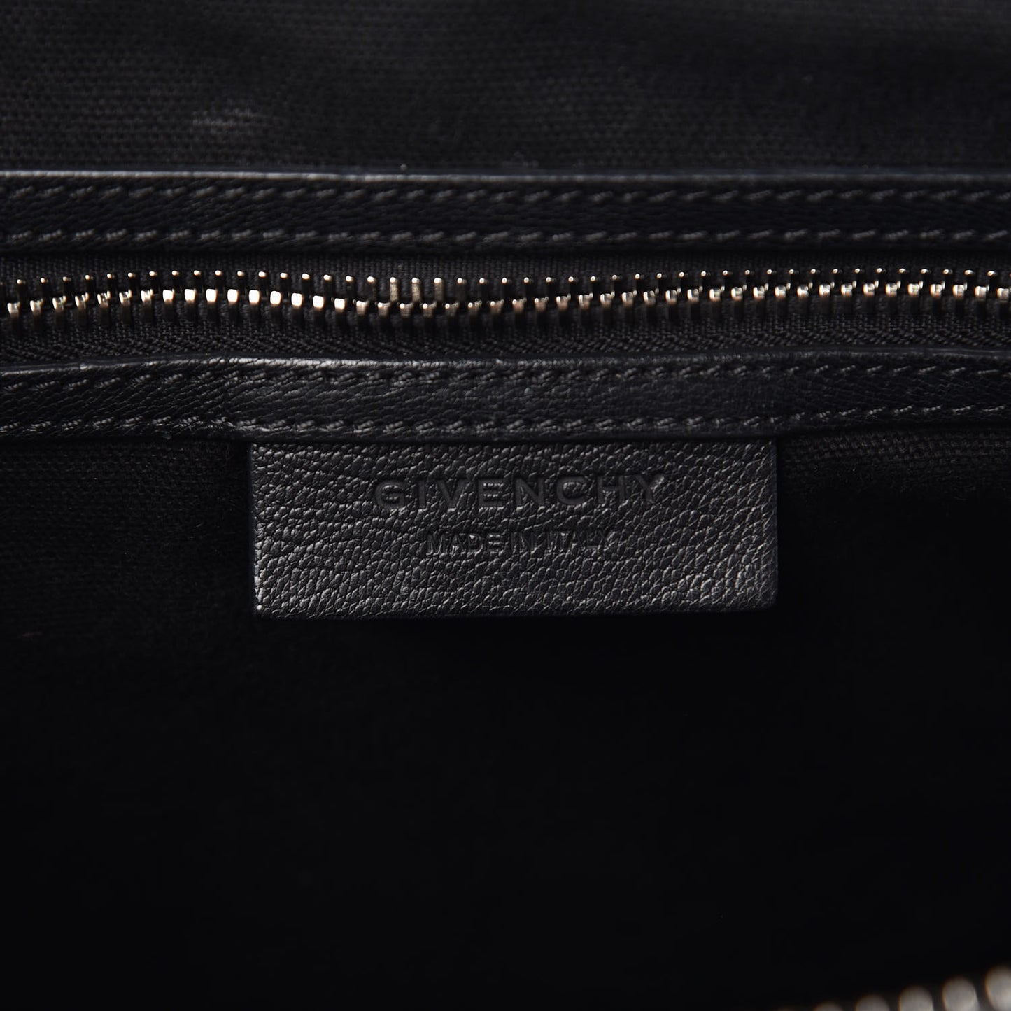 Sugar Goatskin Medium Antigona Black