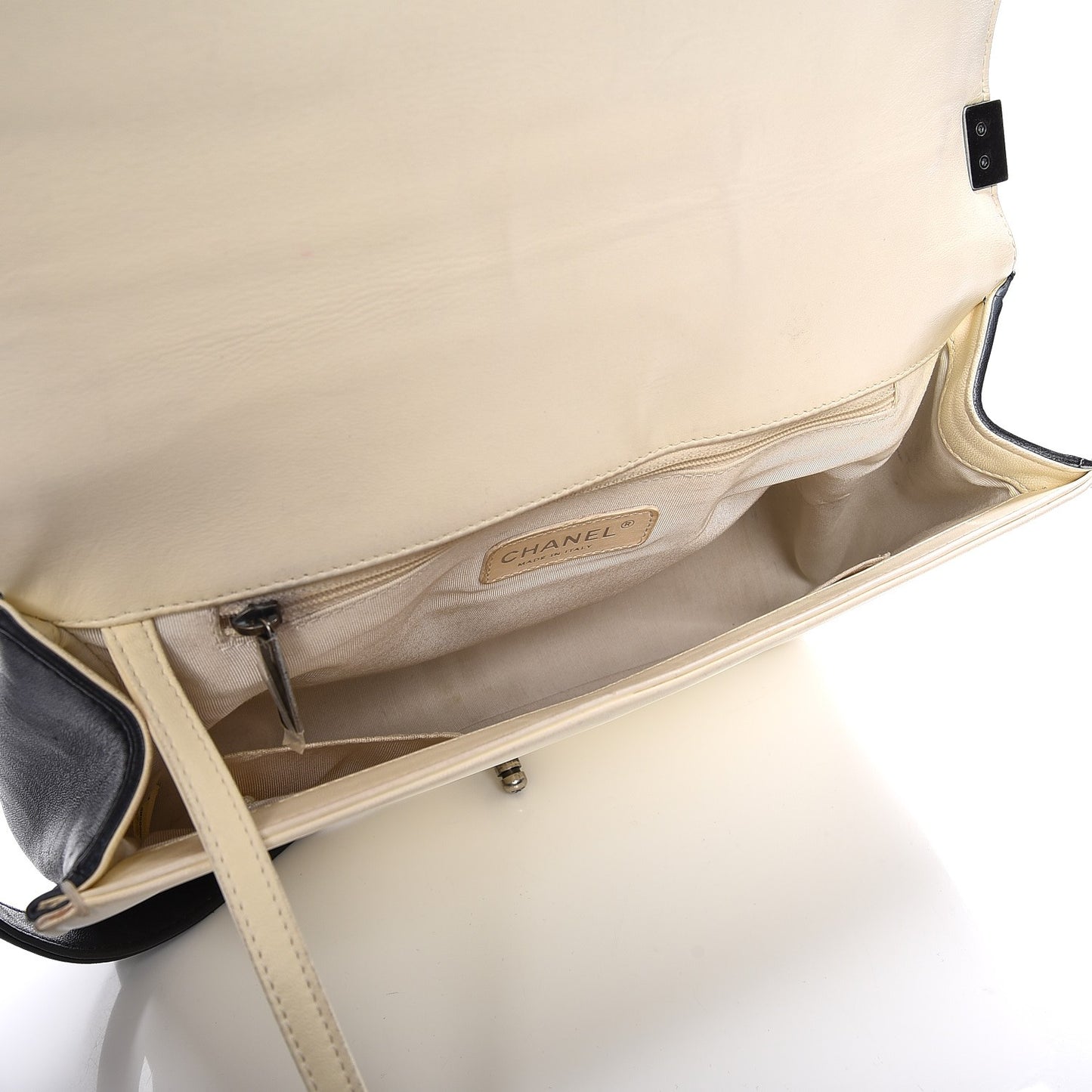 Lambskin Quilted Large Boy Flap Black White