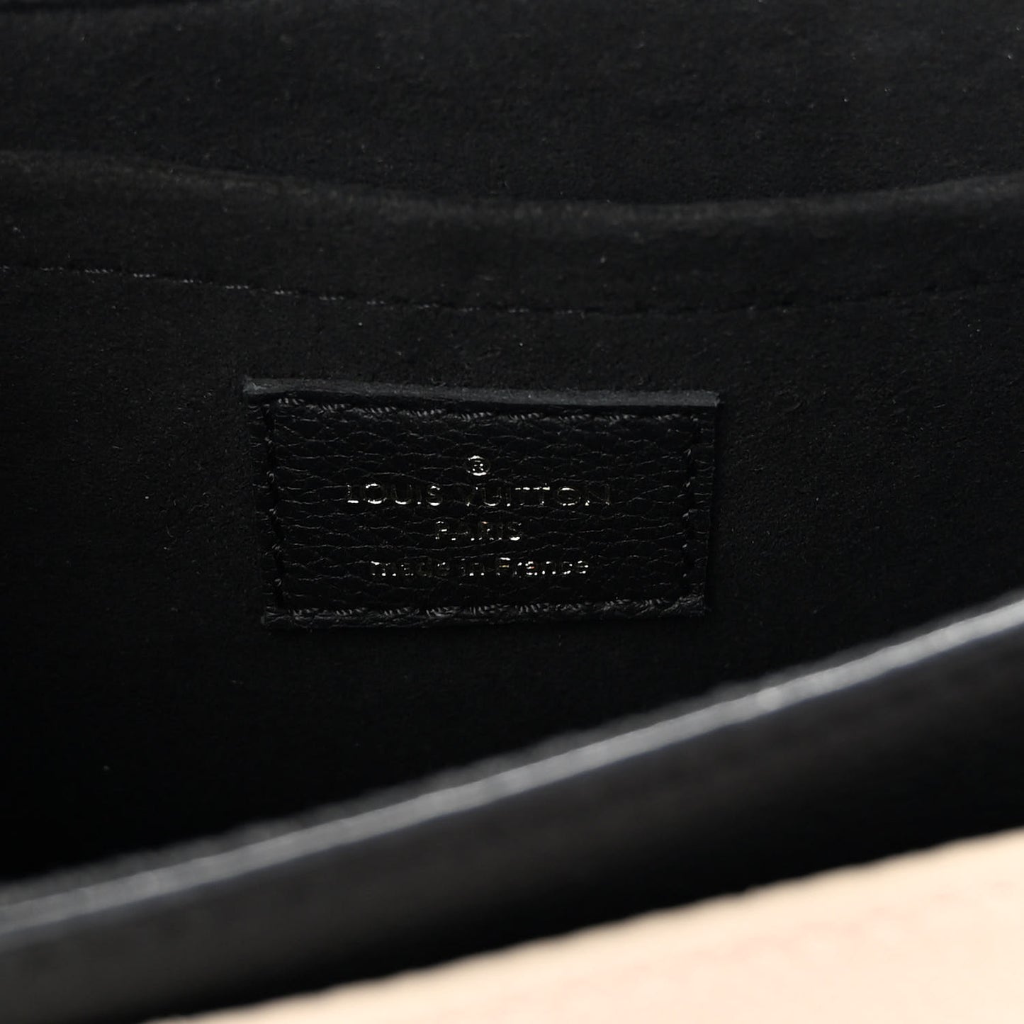 Grained Calfskin Lockme Tender Black