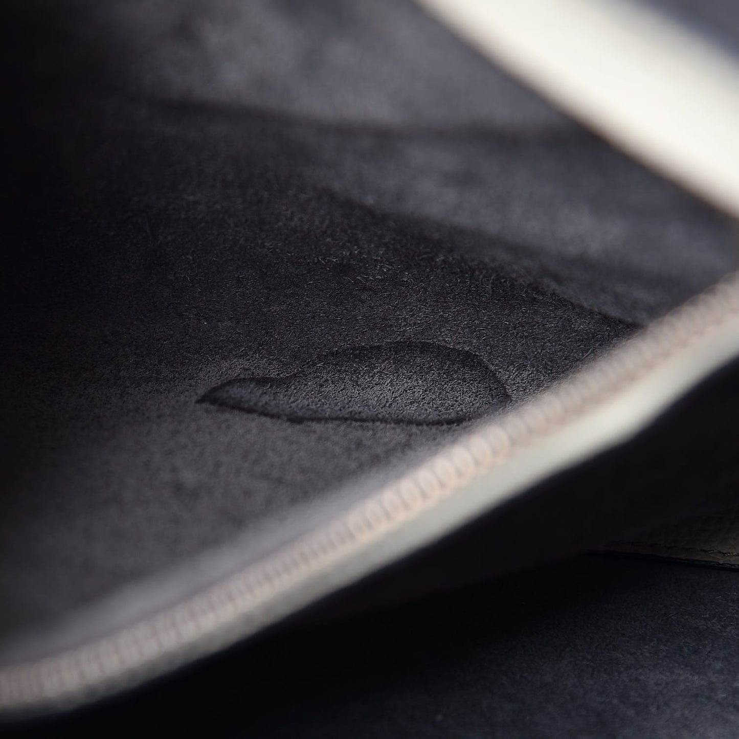 Baby Grained Calfskin Medium Phantom Luggage Quartz