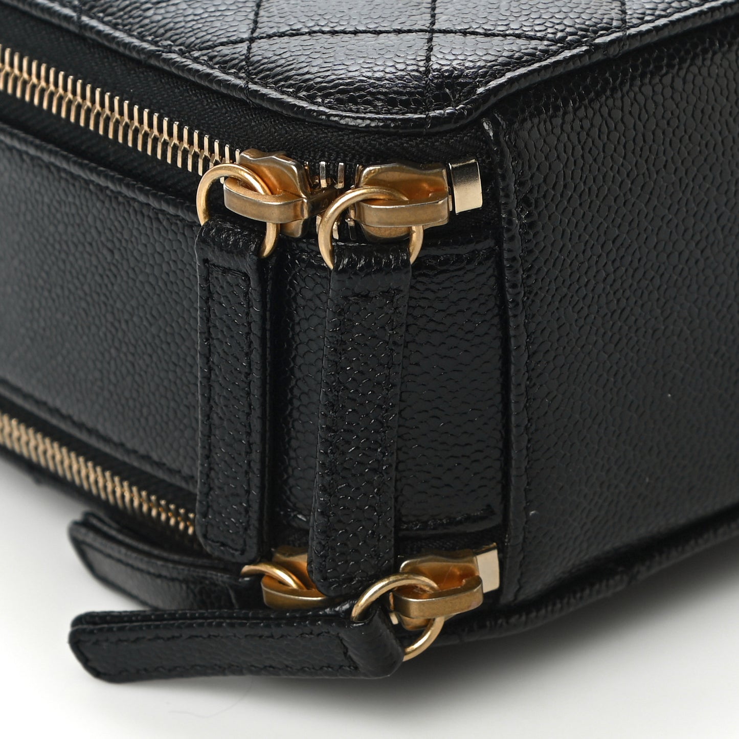 Caviar Quilted Small Pick Me Up Vanity Case Black