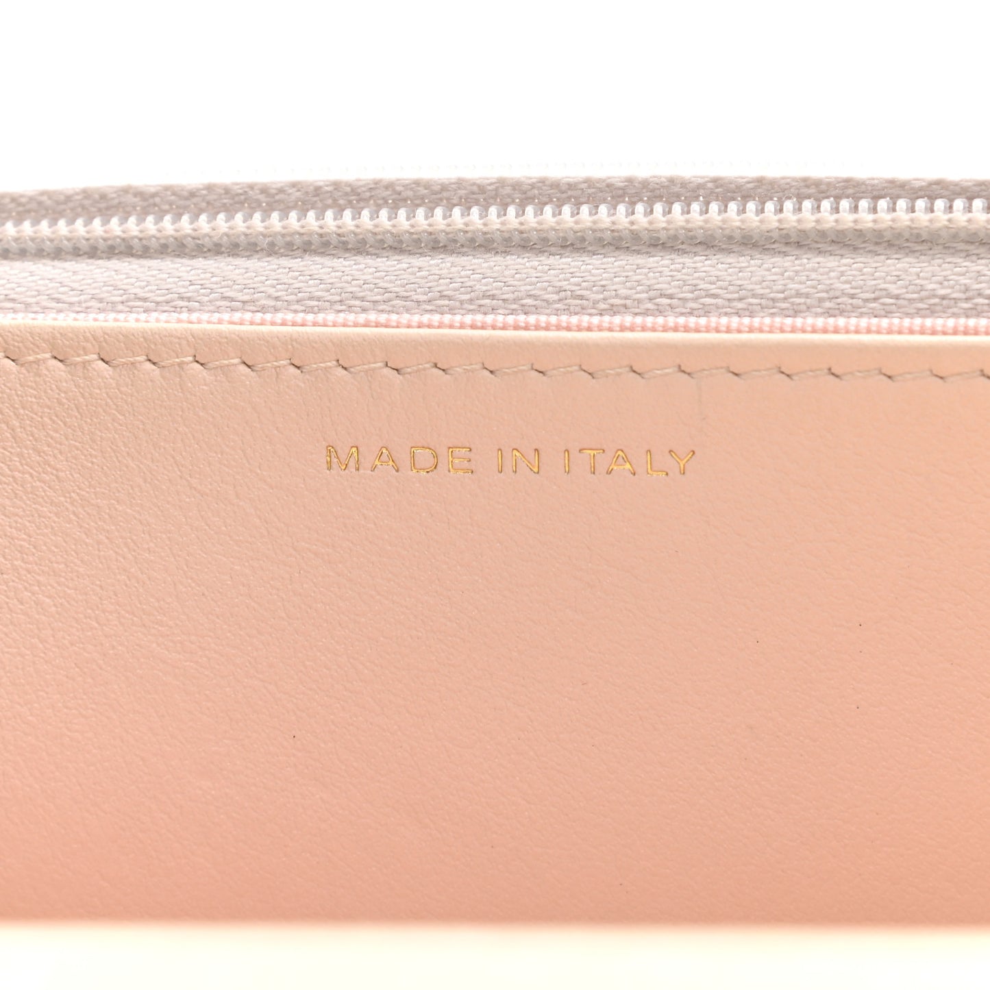 Iridescent Lambskin Quilted Wallet On Chain WOC Ivory