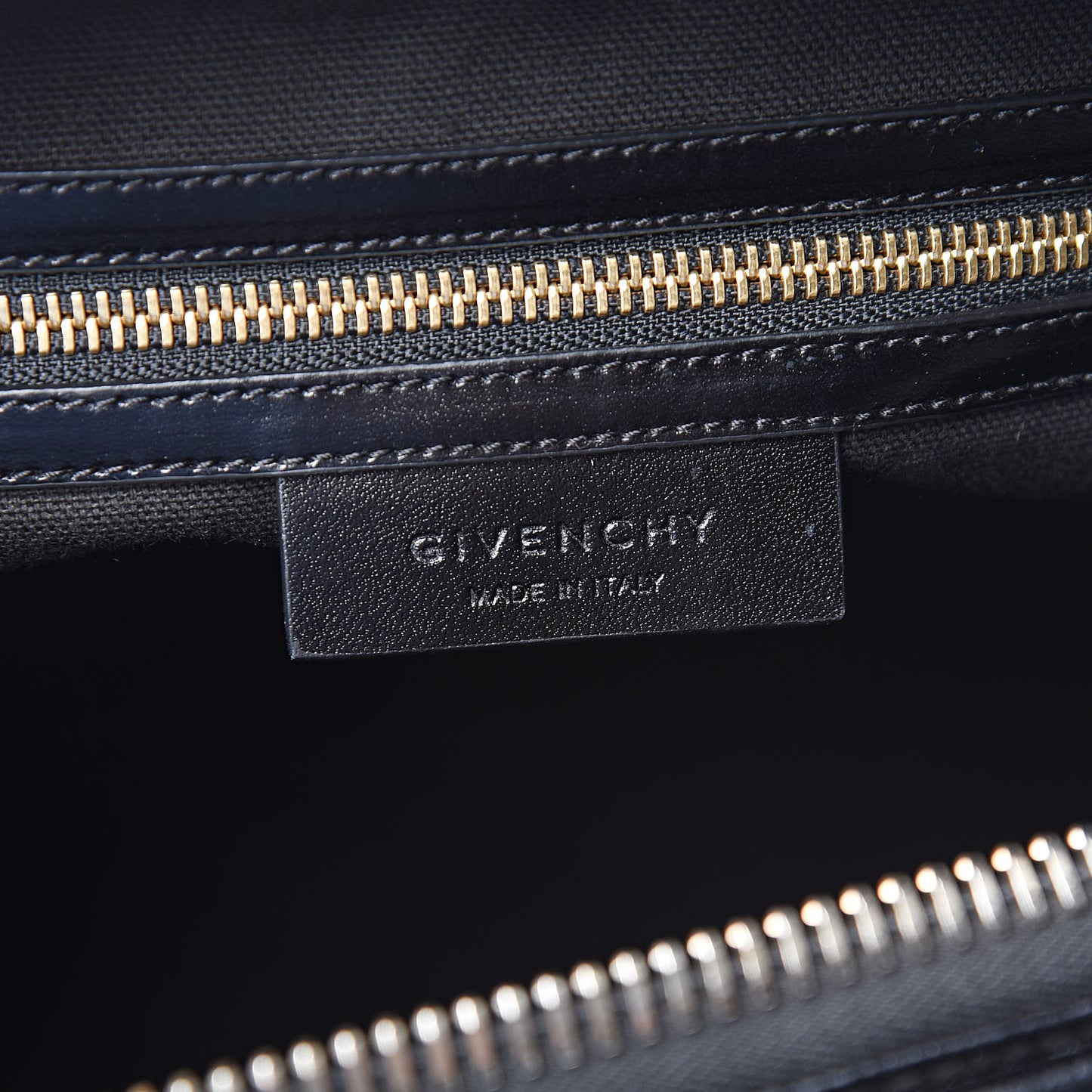 Shiny Lord Calfskin Medium Antigona Black