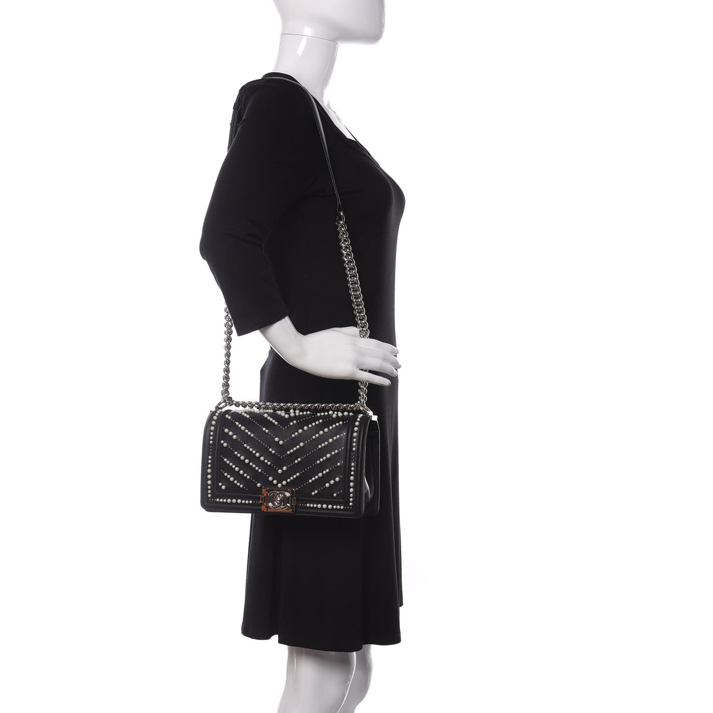 Calfskin Pearl Chevron Medium Boy Flap Black