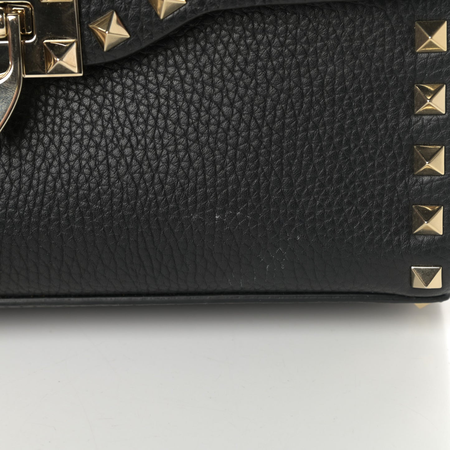 Pebbled Calfskin Medium Rockstud Flip Lock Crossbody Bag Black