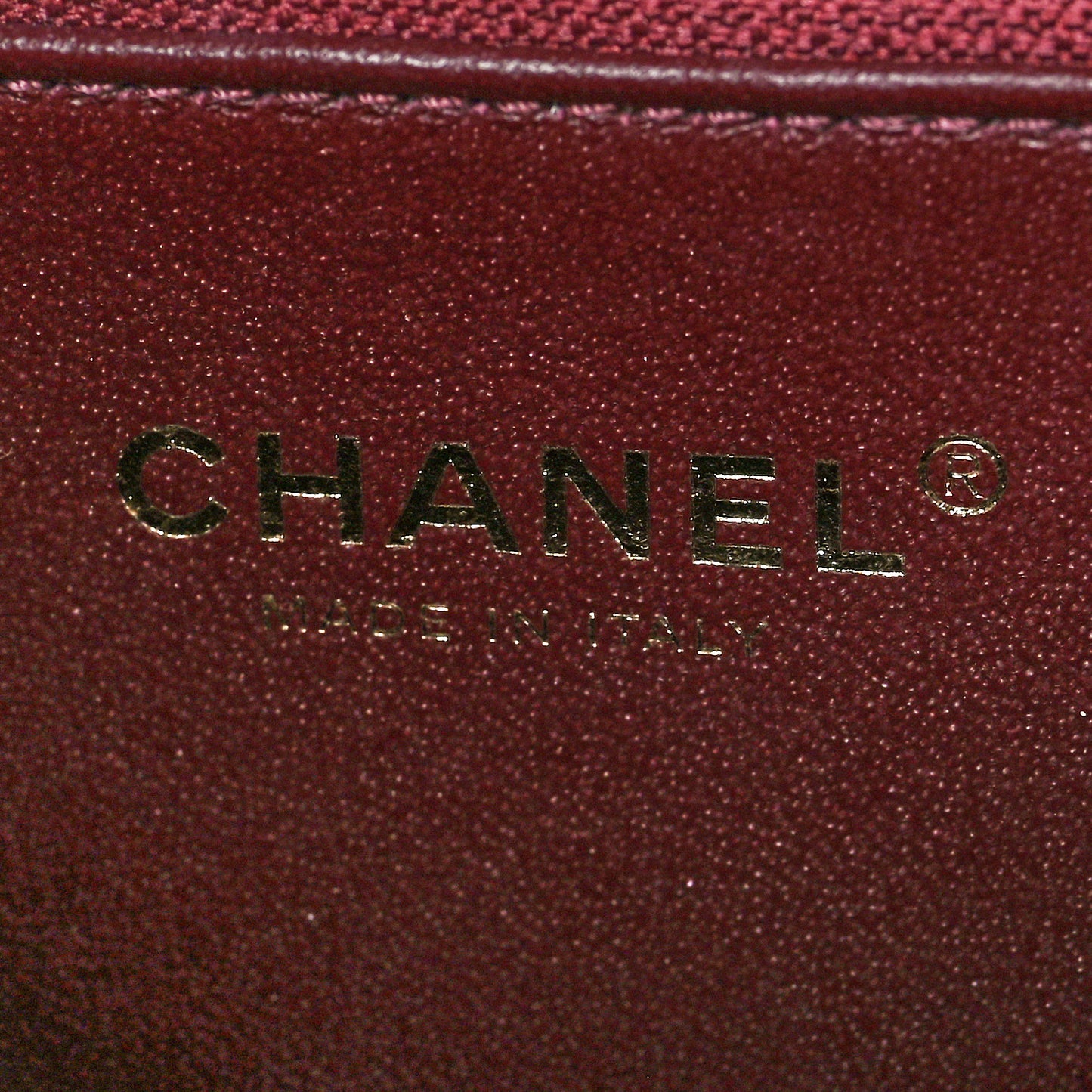 Iridescent Caviar Quilted Medium CC Filigree Vanity Case Burgundy