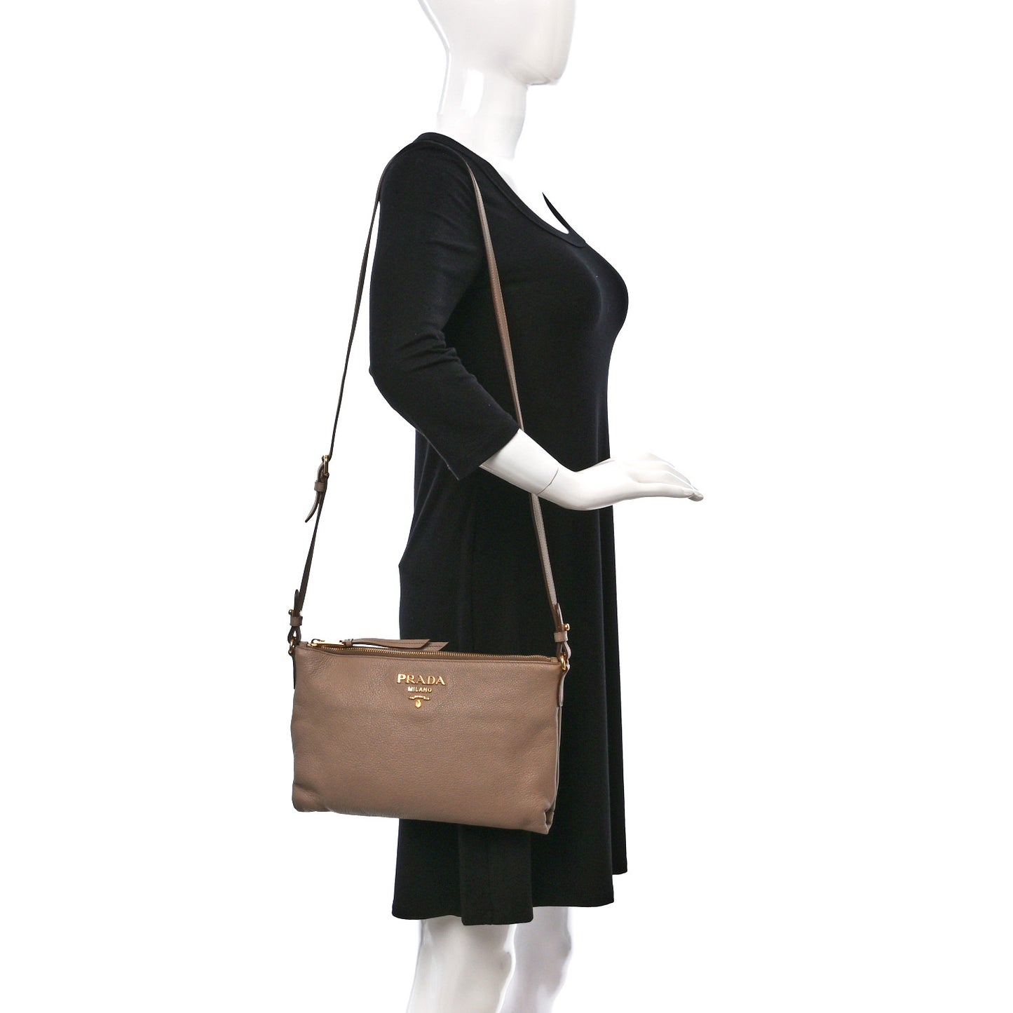 Vitello Daino Zippered Shoulder Bag Cammeo