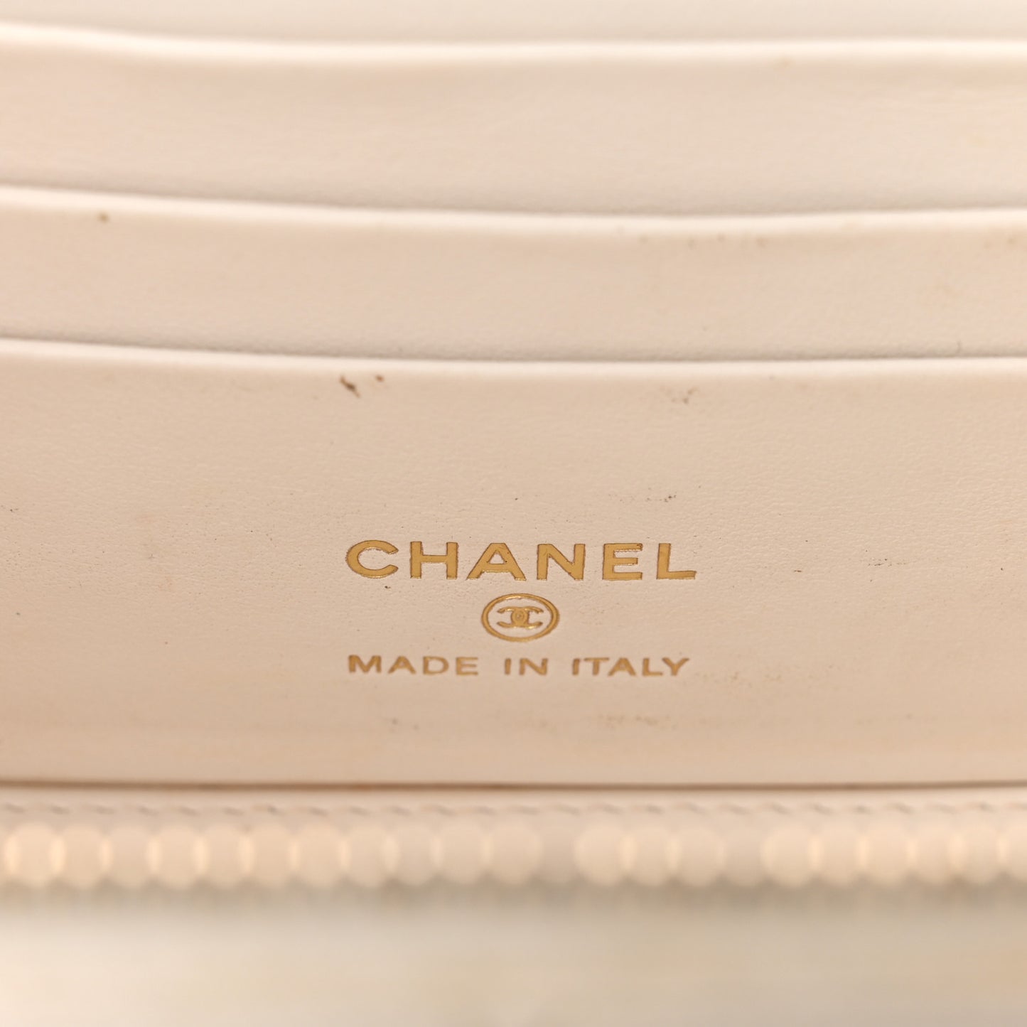 Caviar Quilted Small Vanity Case With Chain White