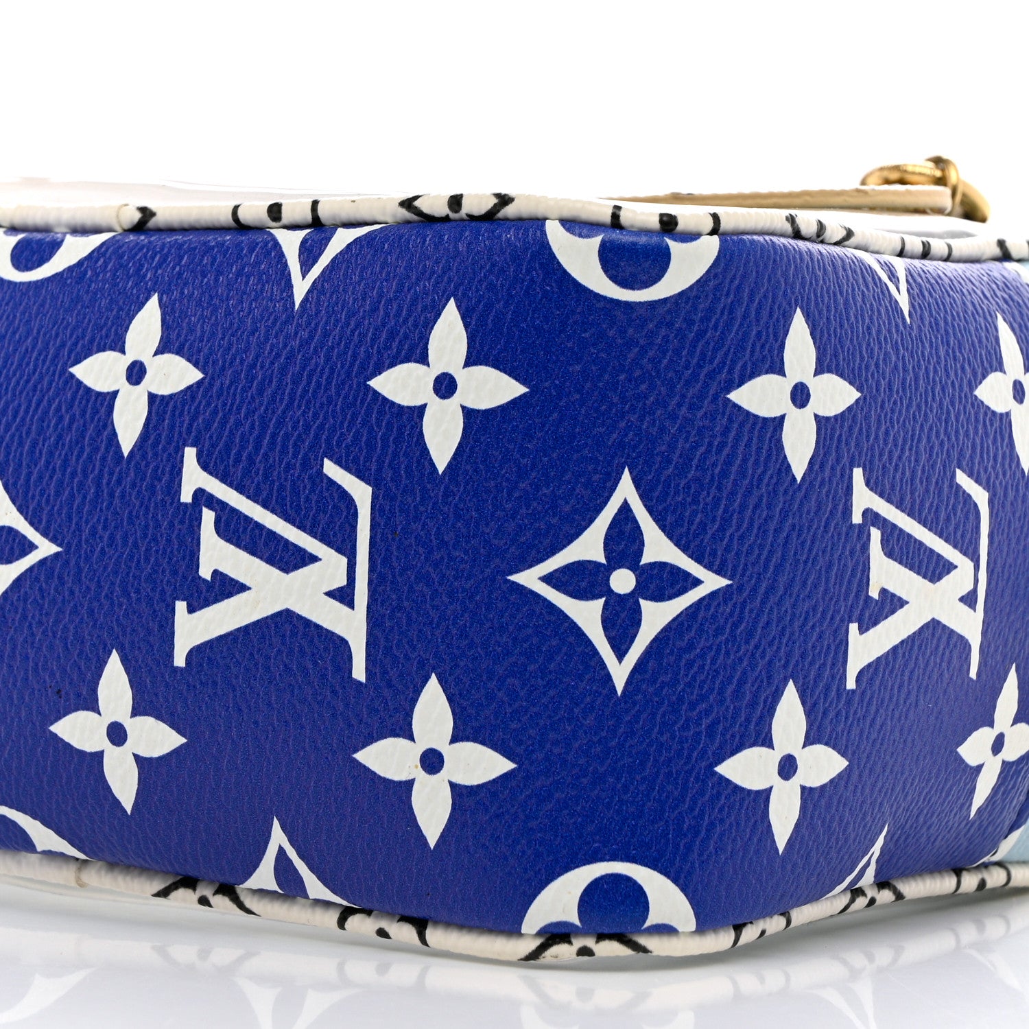 Louis Vuitton Monogram Giant Hawaii Beach Pouch Blue 10 of 10