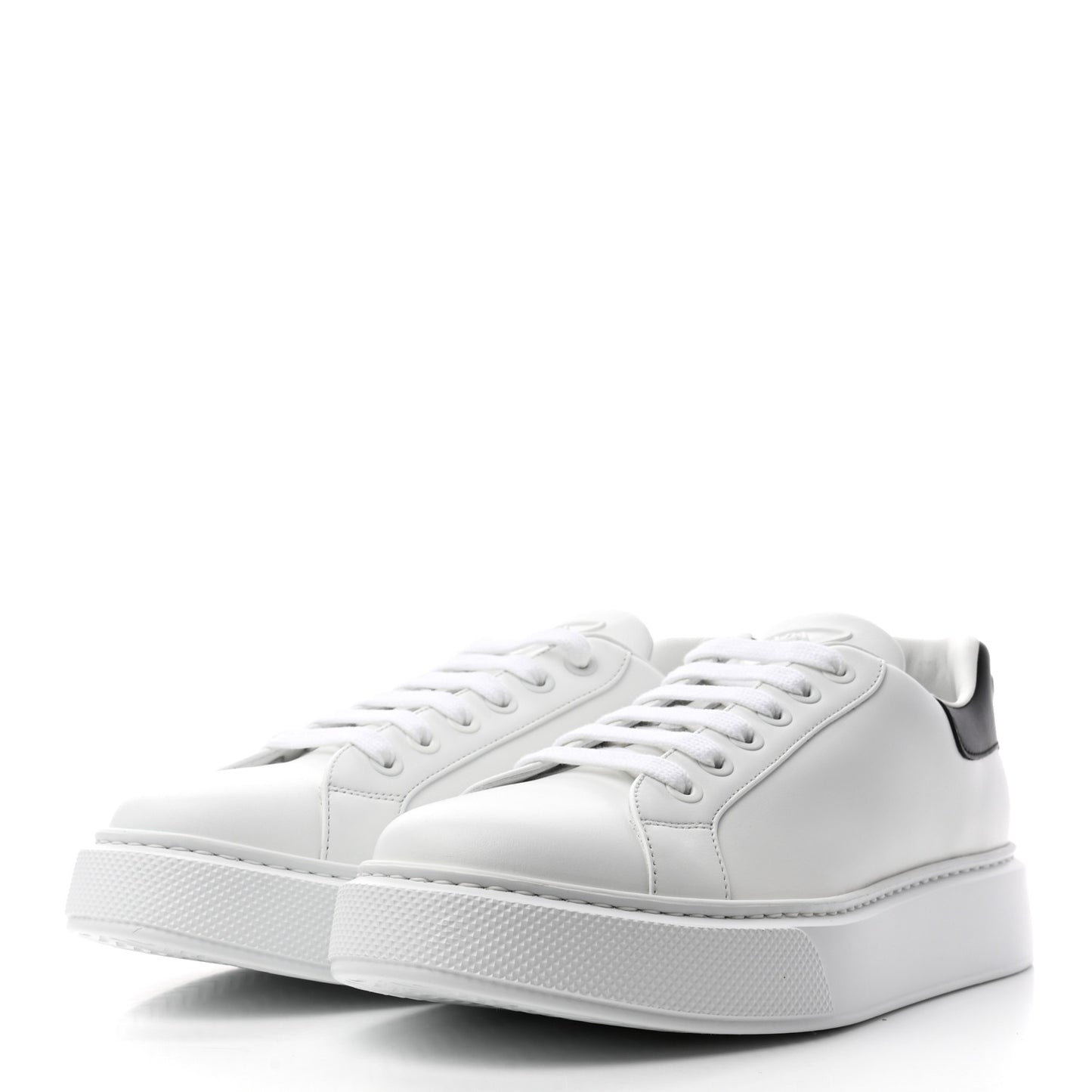 Vitello Soft Rubber Triangle Logo Mens Low Top 40mm Sneakers 9.5 White Black