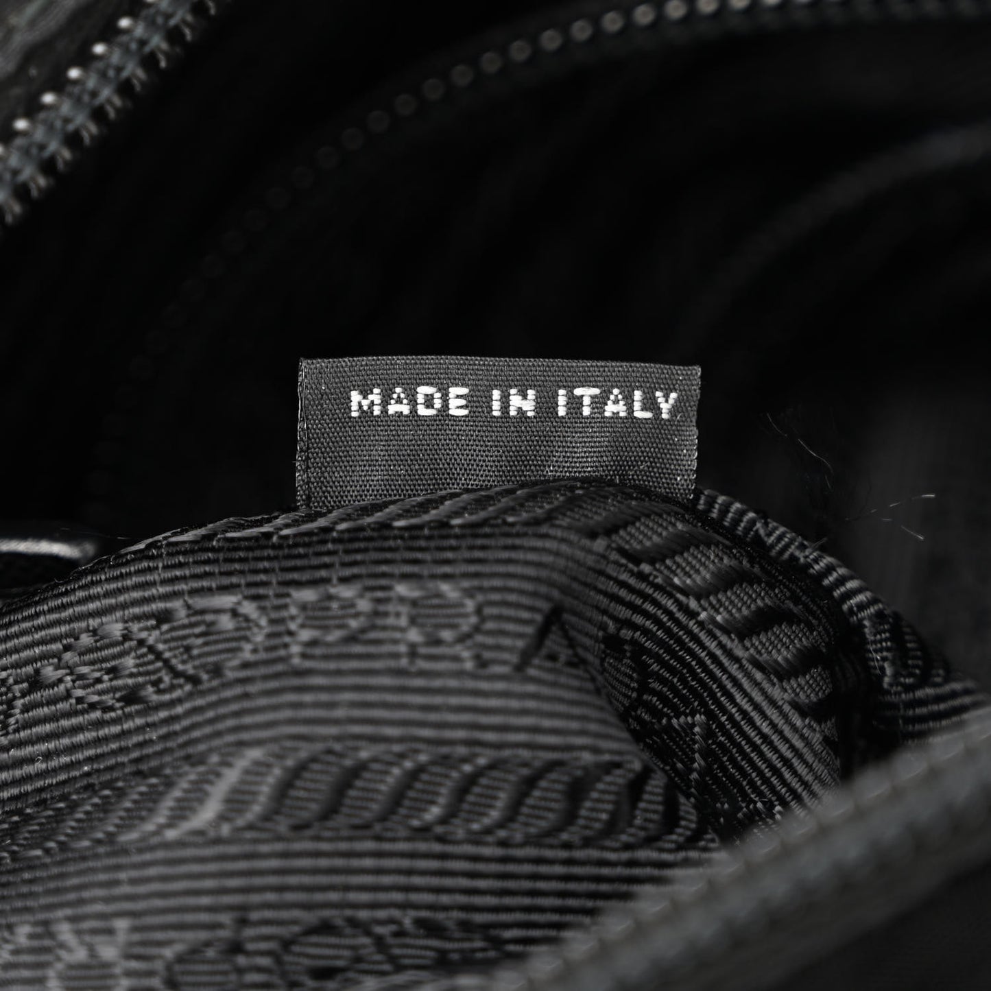 Tessuto Nylon Saffiano Small Vela Messenger Black