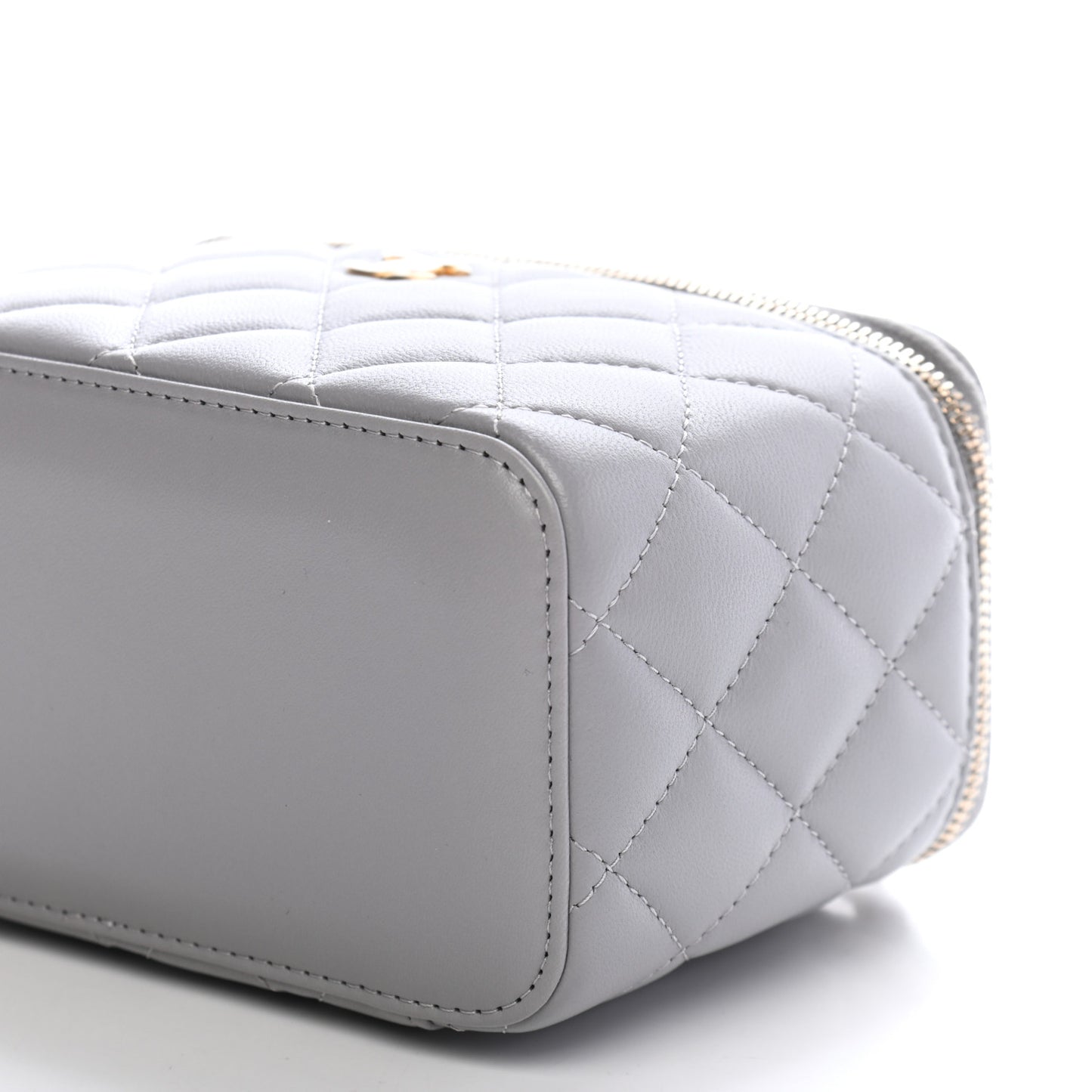 Lambskin Quilted Small Pearl Crush Vanity Case With Chain Grey