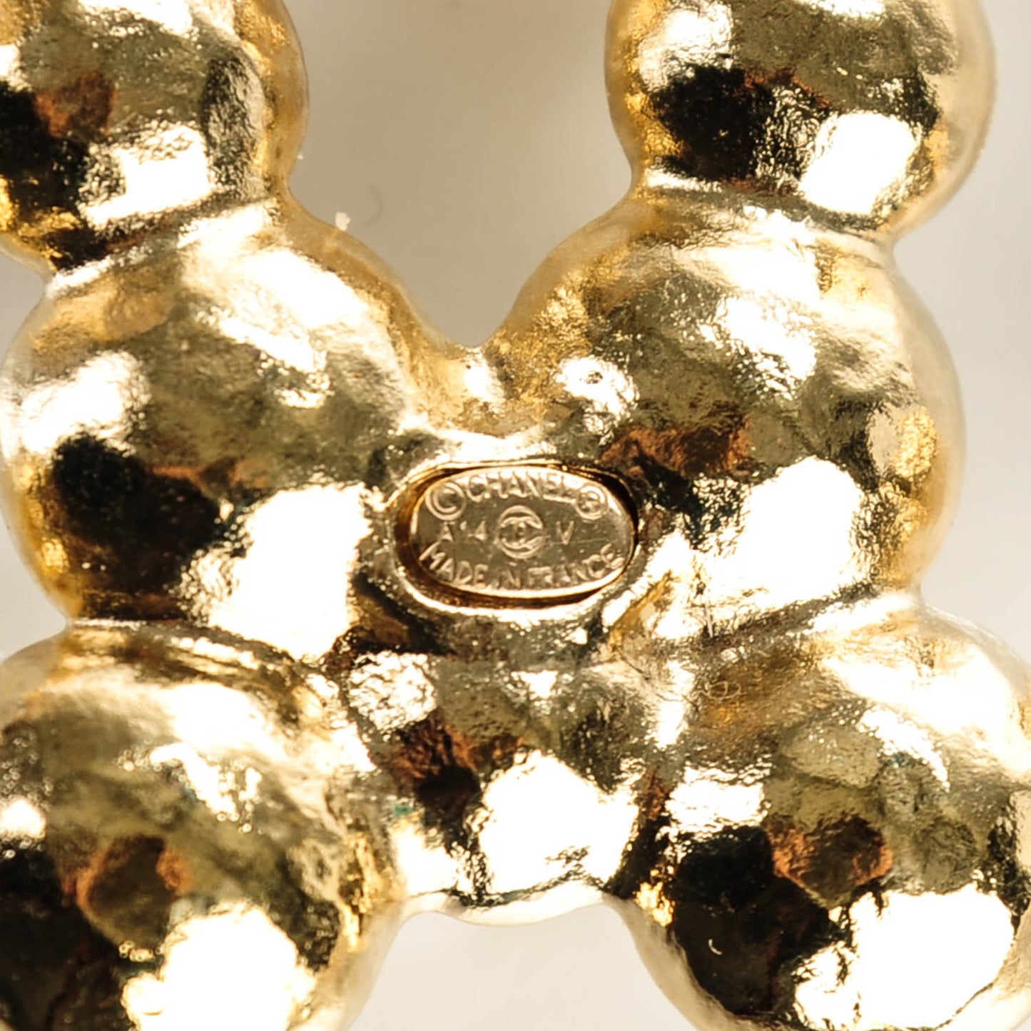 Pearl CC Brooch Gold Pearly White
