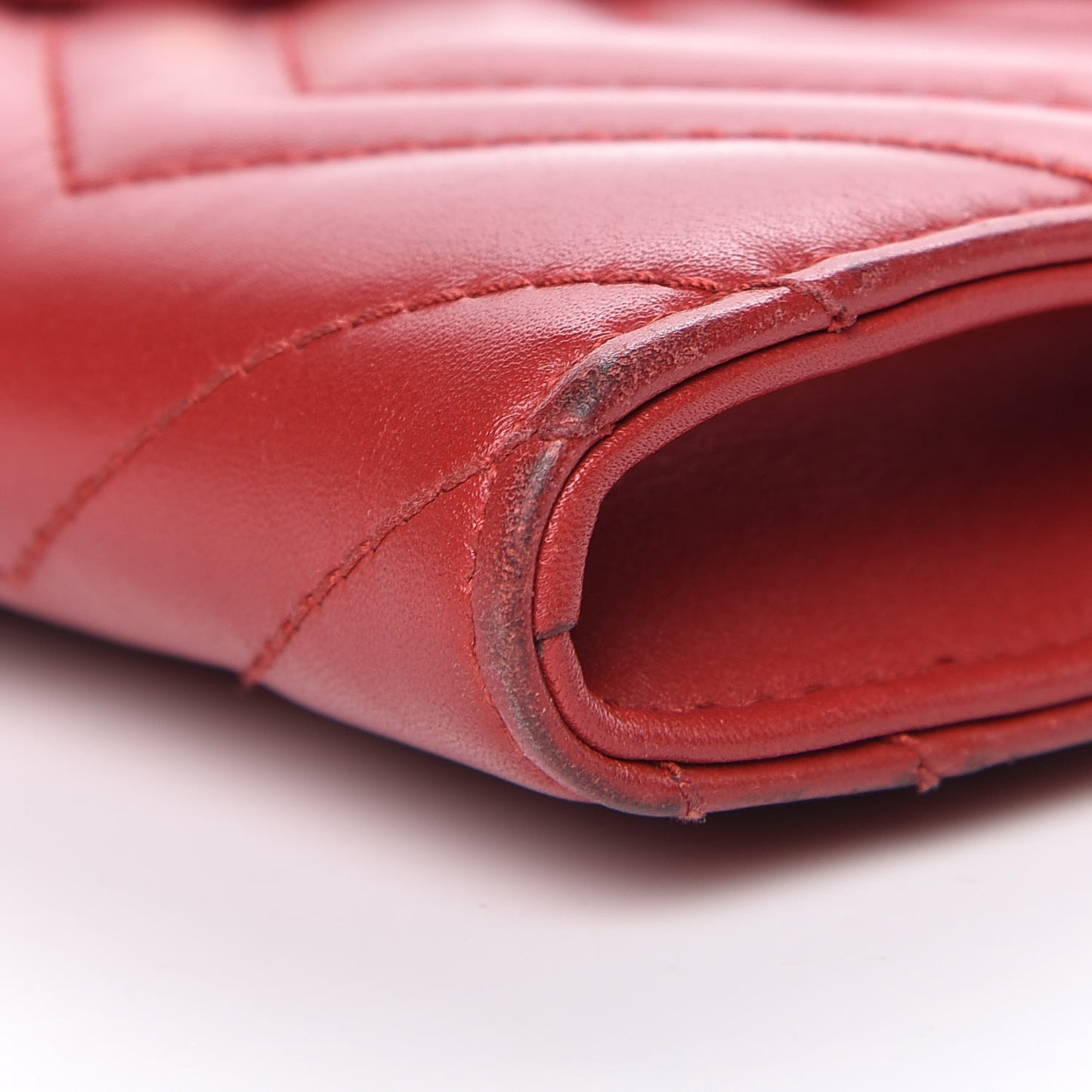 Calfskin Matelasse Mini GG Marmont Chain Wallet Hibiscus Red