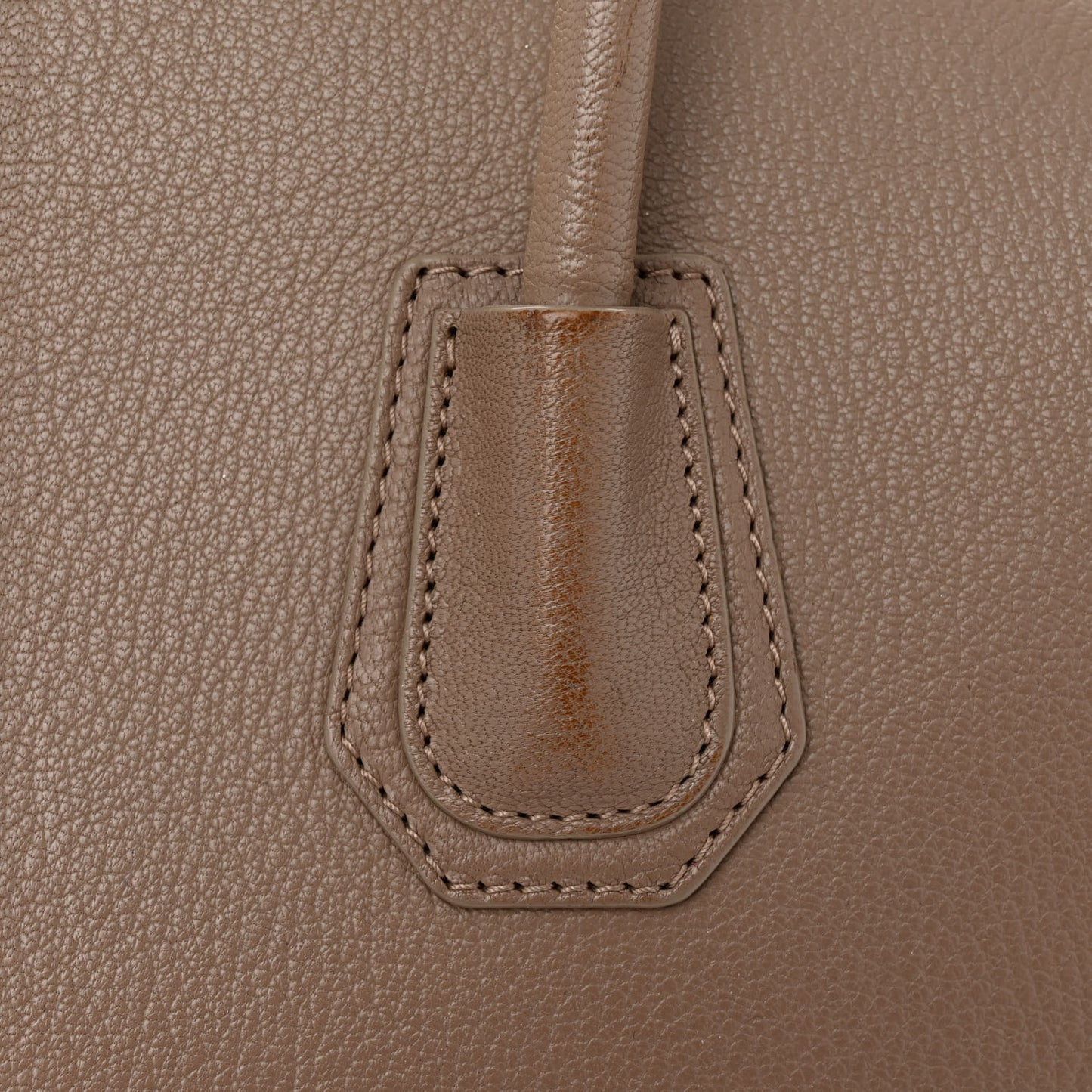Sugar Goatskin Medium Antigona Sand